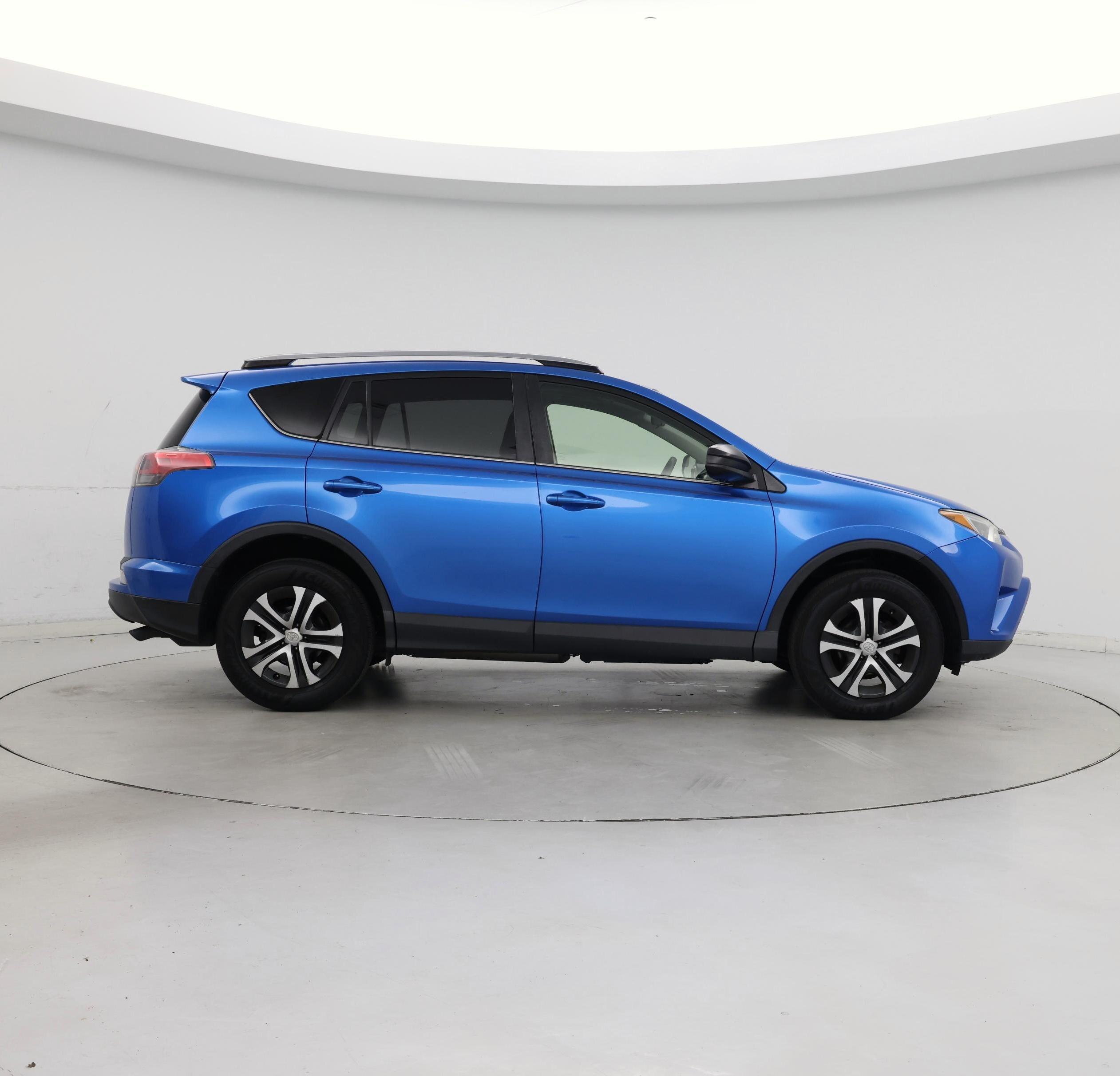 Thumbnail: 2017 Toyota RAV4 - 7