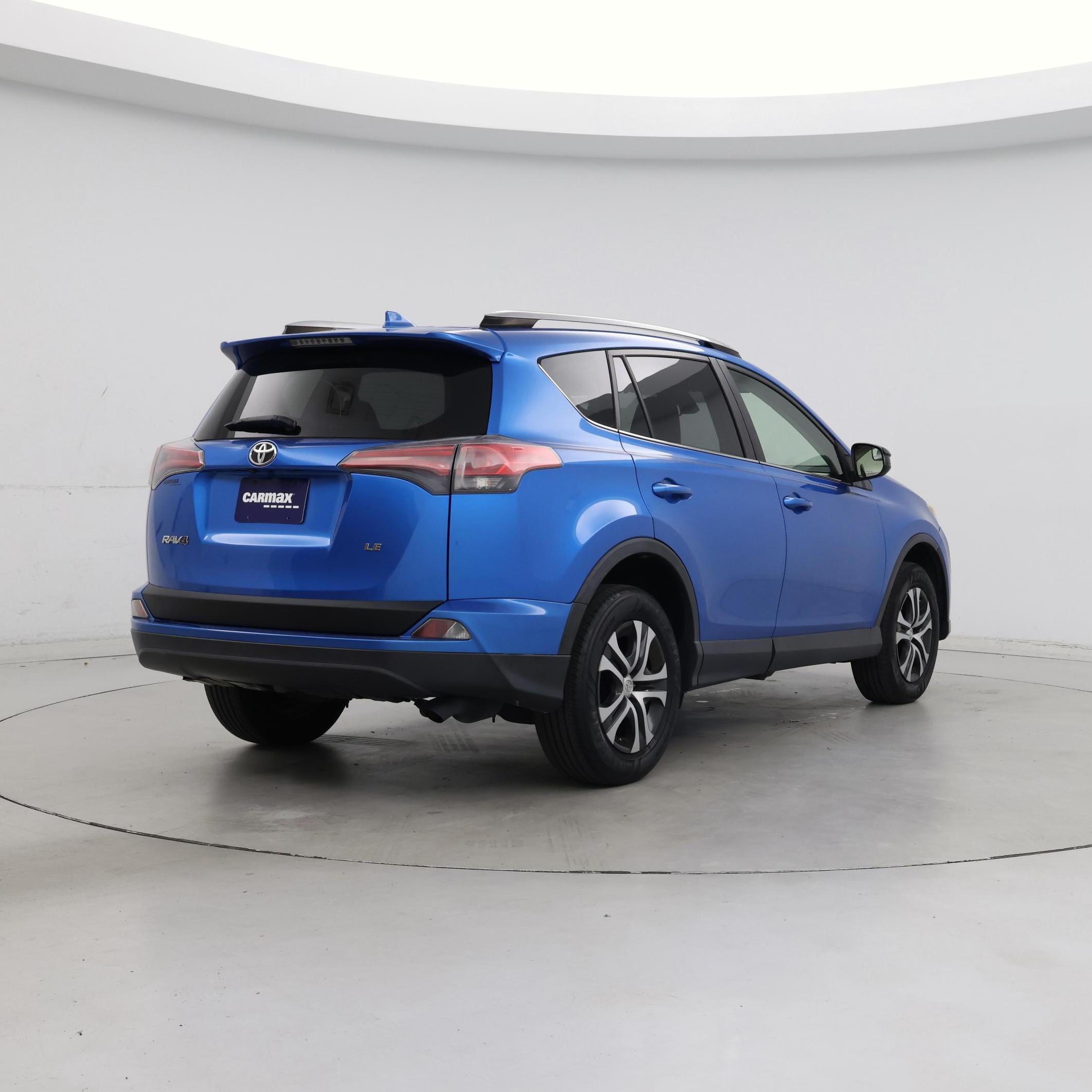 Thumbnail: 2017 Toyota RAV4 - 8