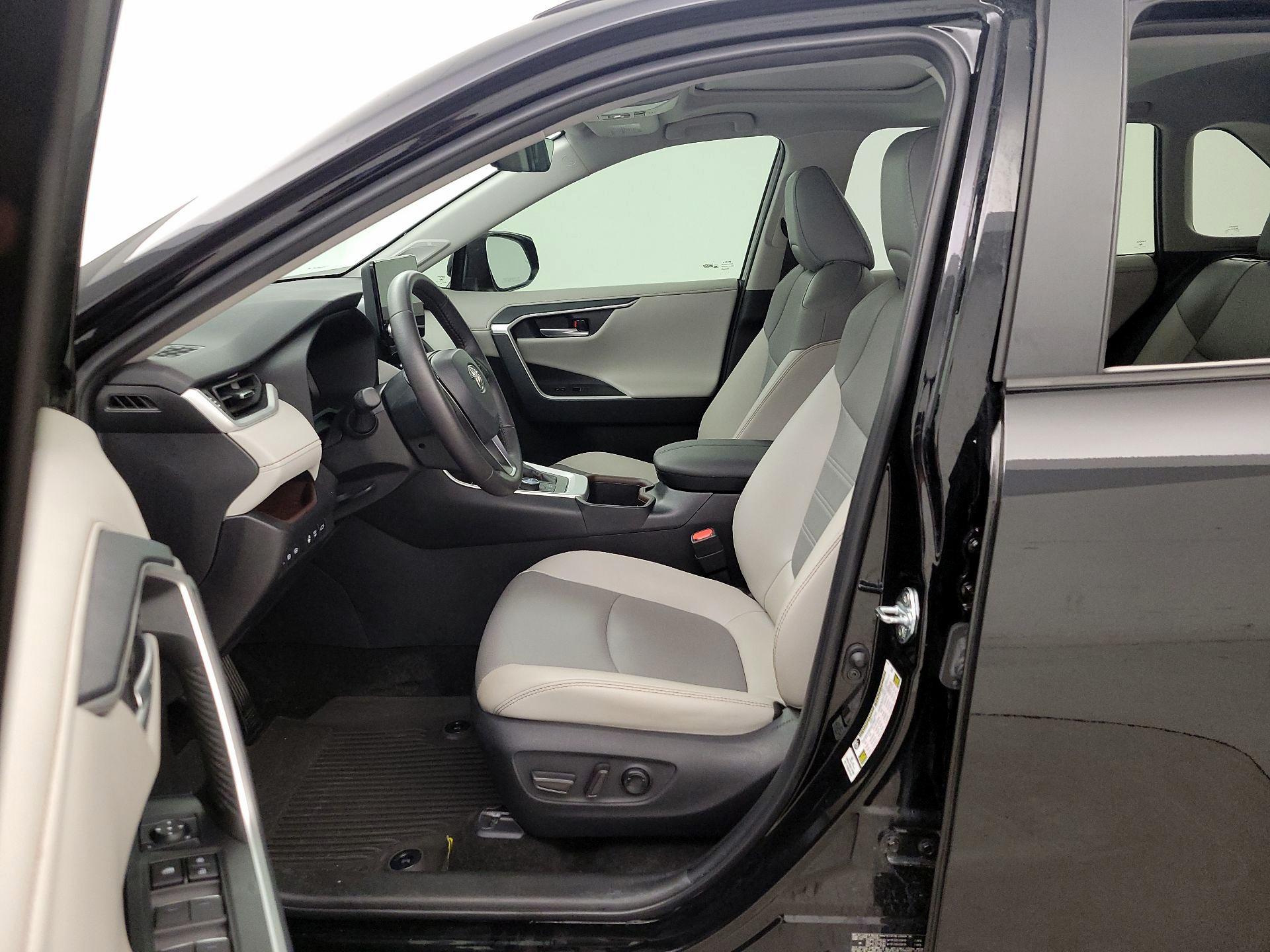 Thumbnail: 2025 Toyota RAV4 - 11