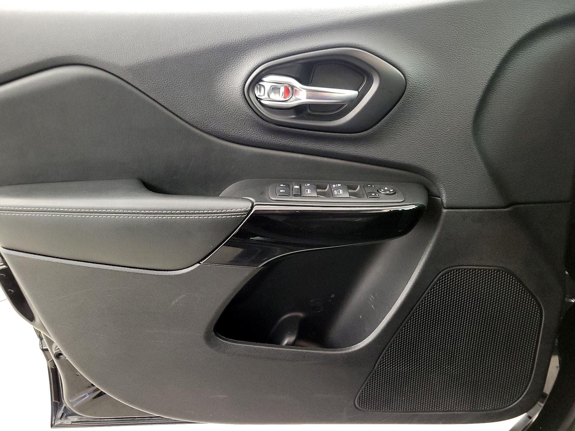 Thumbnail: 2023 Jeep Cherokee - 12