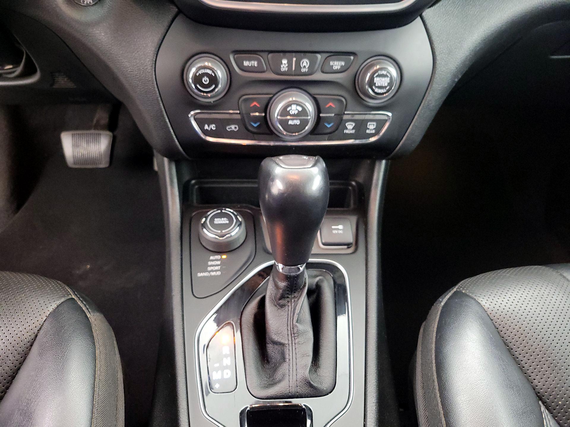 Thumbnail: 2023 Jeep Cherokee - 18