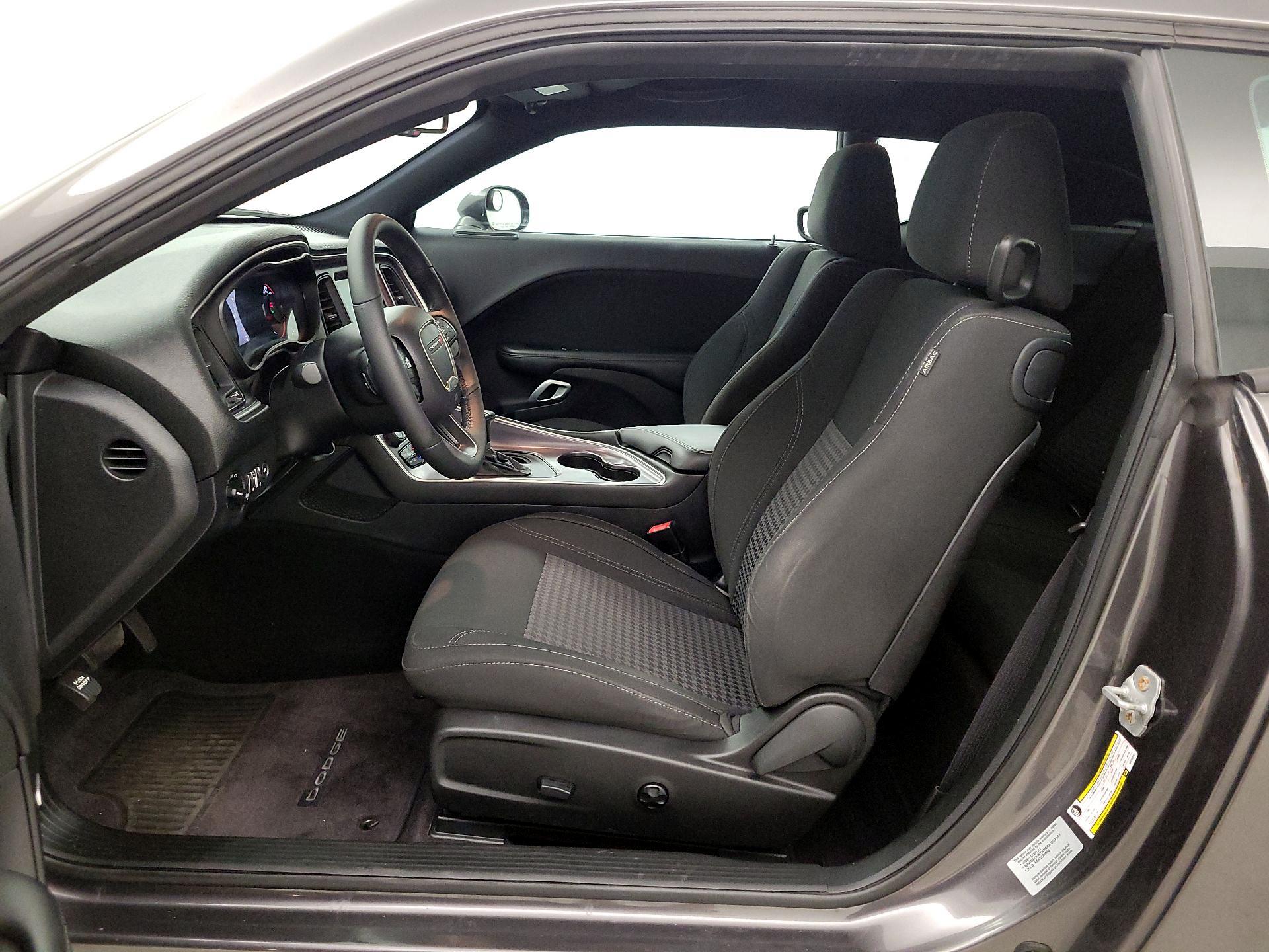 Thumbnail: 2016 Dodge Challenger - 11