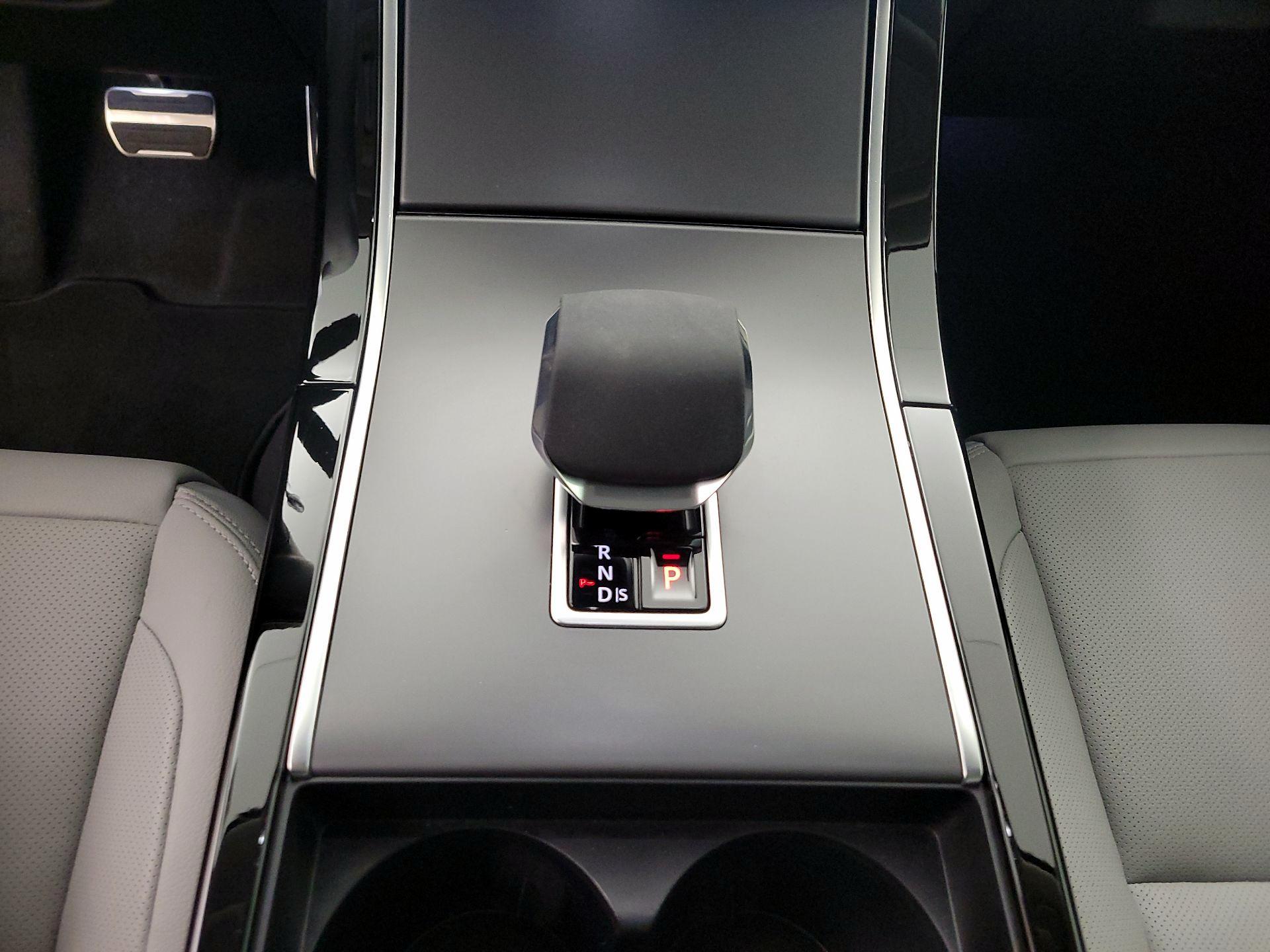 Thumbnail: 2025 Land Rover Range Rover Velar - 18