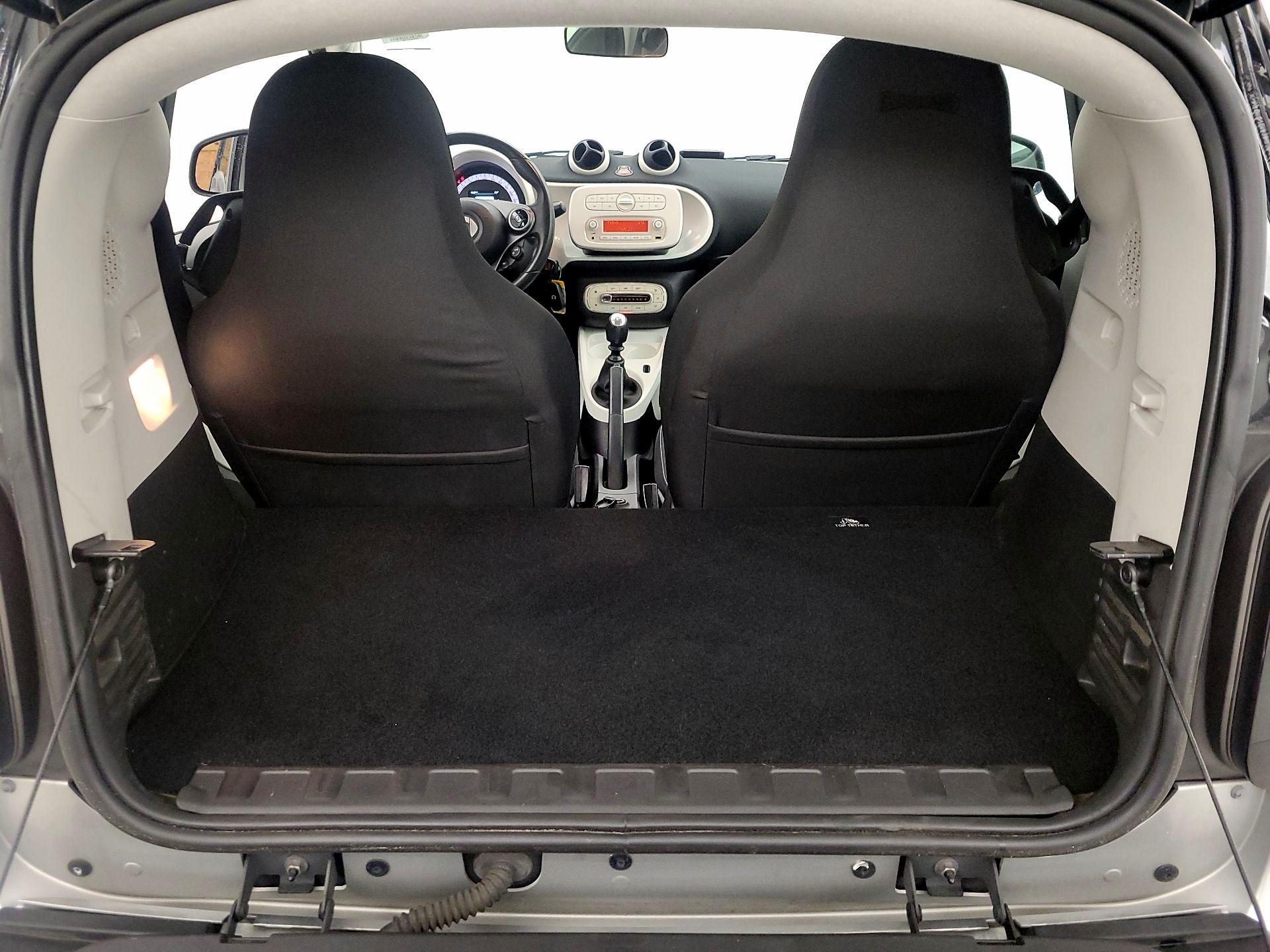 Thumbnail: 2016 smart fortwo - 18