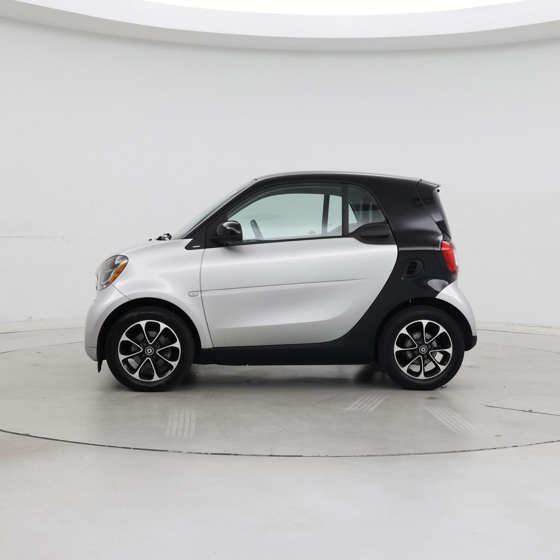 Thumbnail: 2016 smart fortwo - 3
