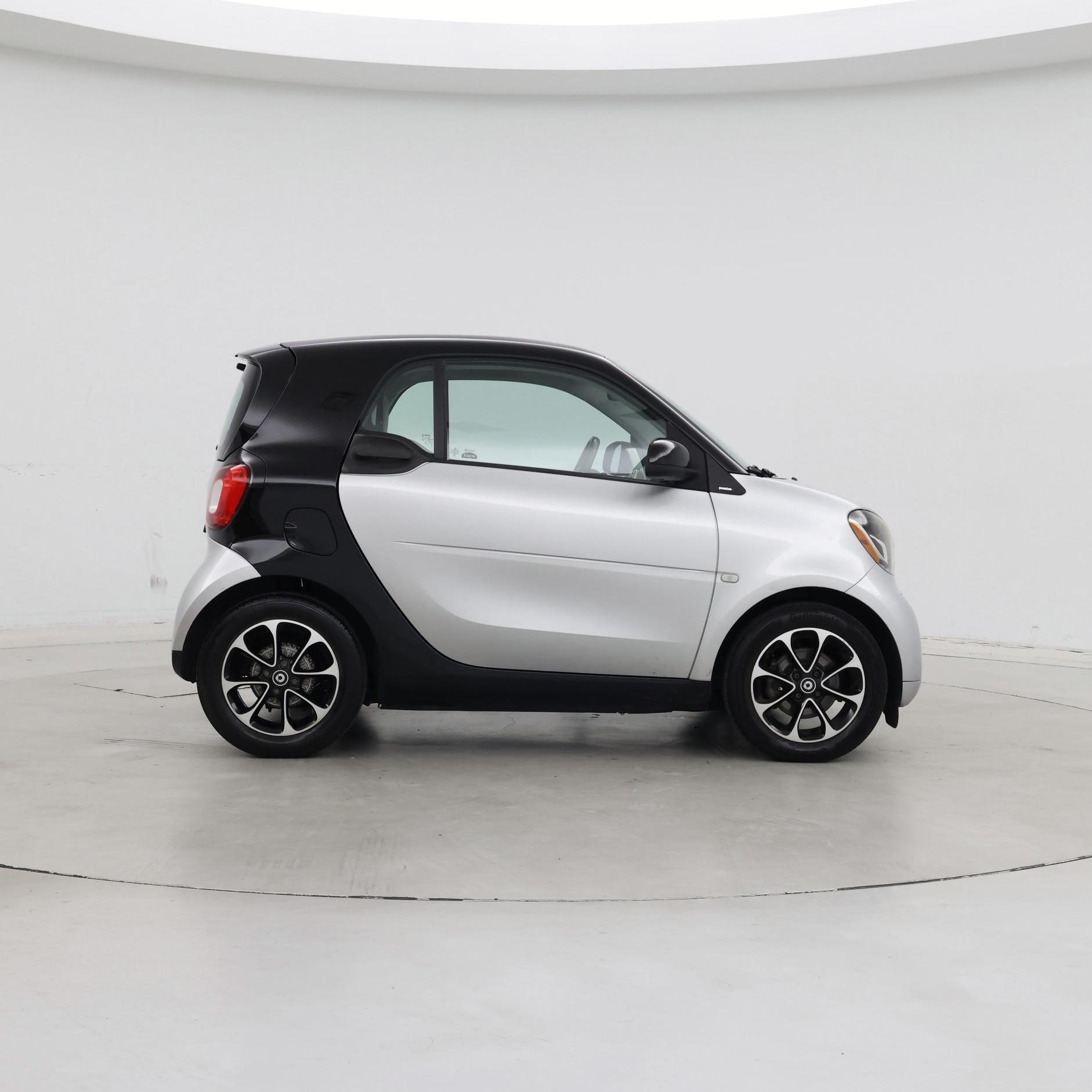 Thumbnail: 2016 smart fortwo - 7