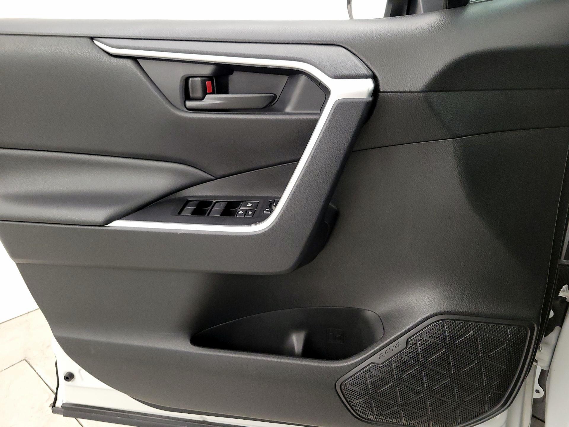 Thumbnail: 2021 Toyota RAV4 - 12