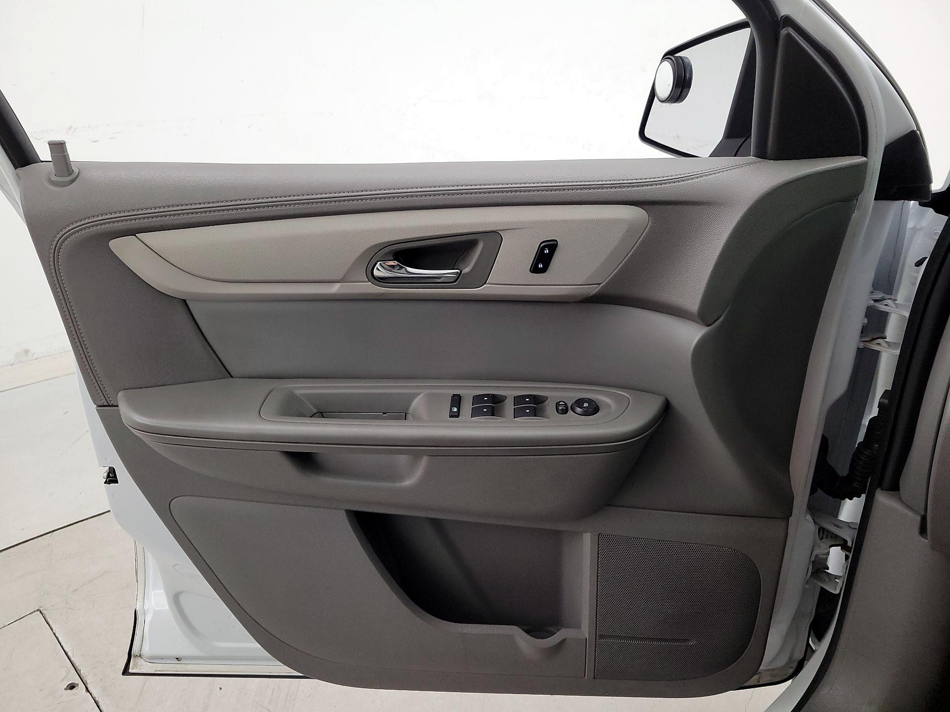 Thumbnail: 2016 Chevrolet Traverse - 12
