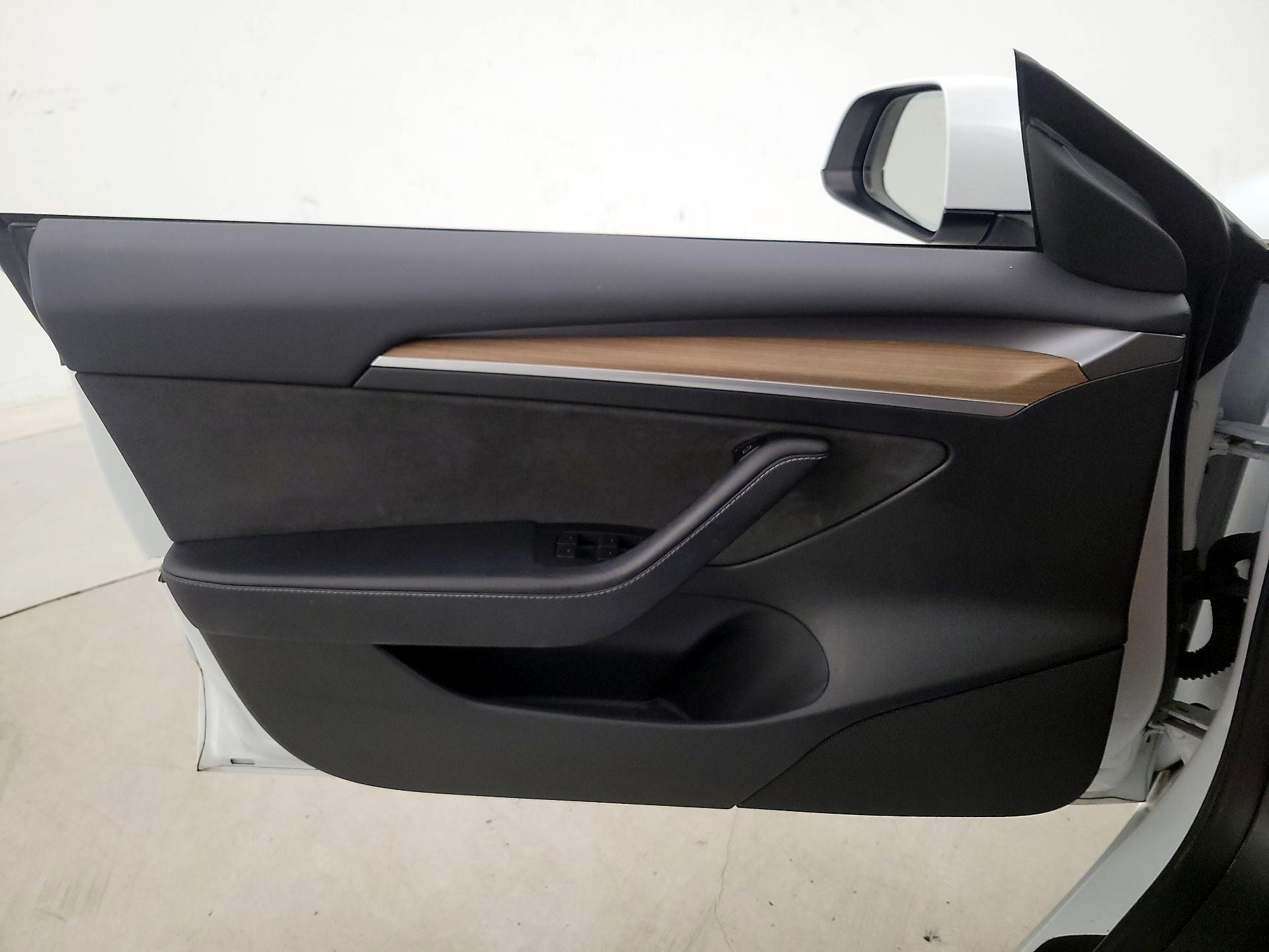 Thumbnail: 2023 Tesla Model 3 - 12