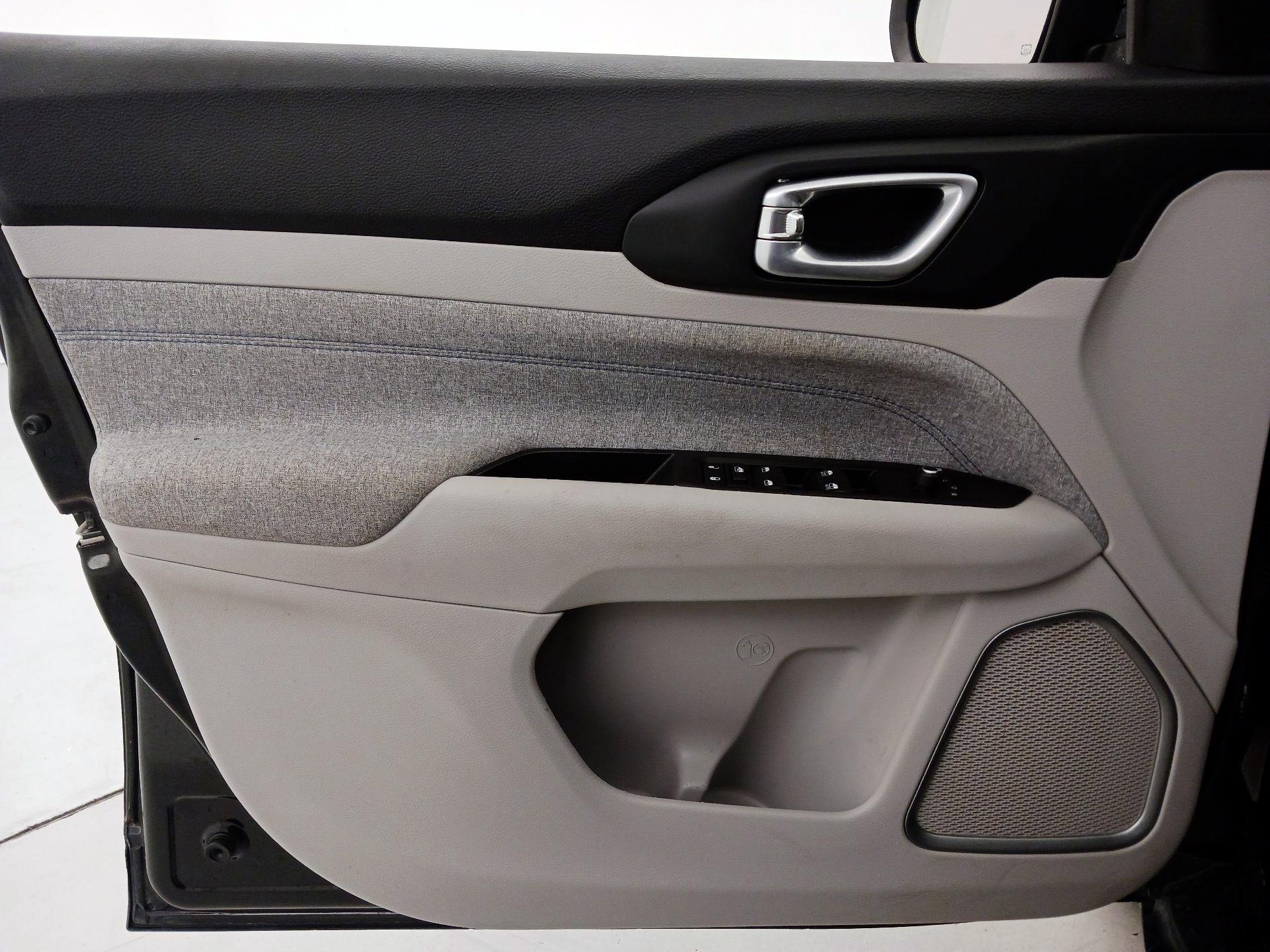 Thumbnail: 2022 Jeep Compass - 12