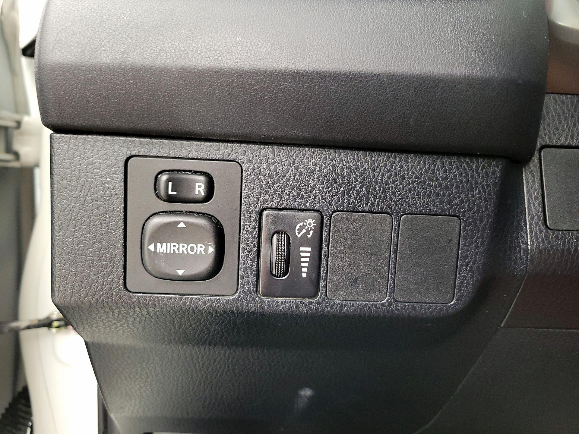 Thumbnail: 2016 Toyota RAV4 - 13