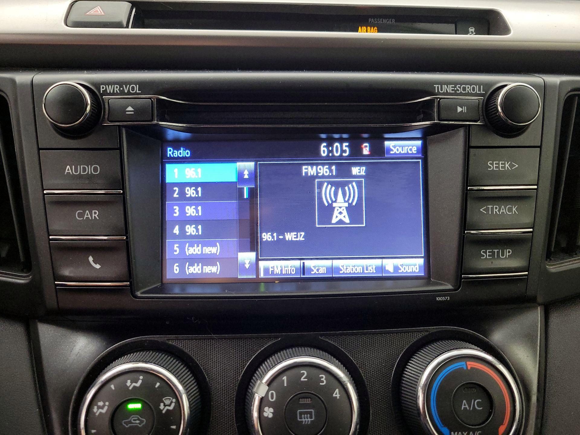 Thumbnail: 2016 Toyota RAV4 - 15