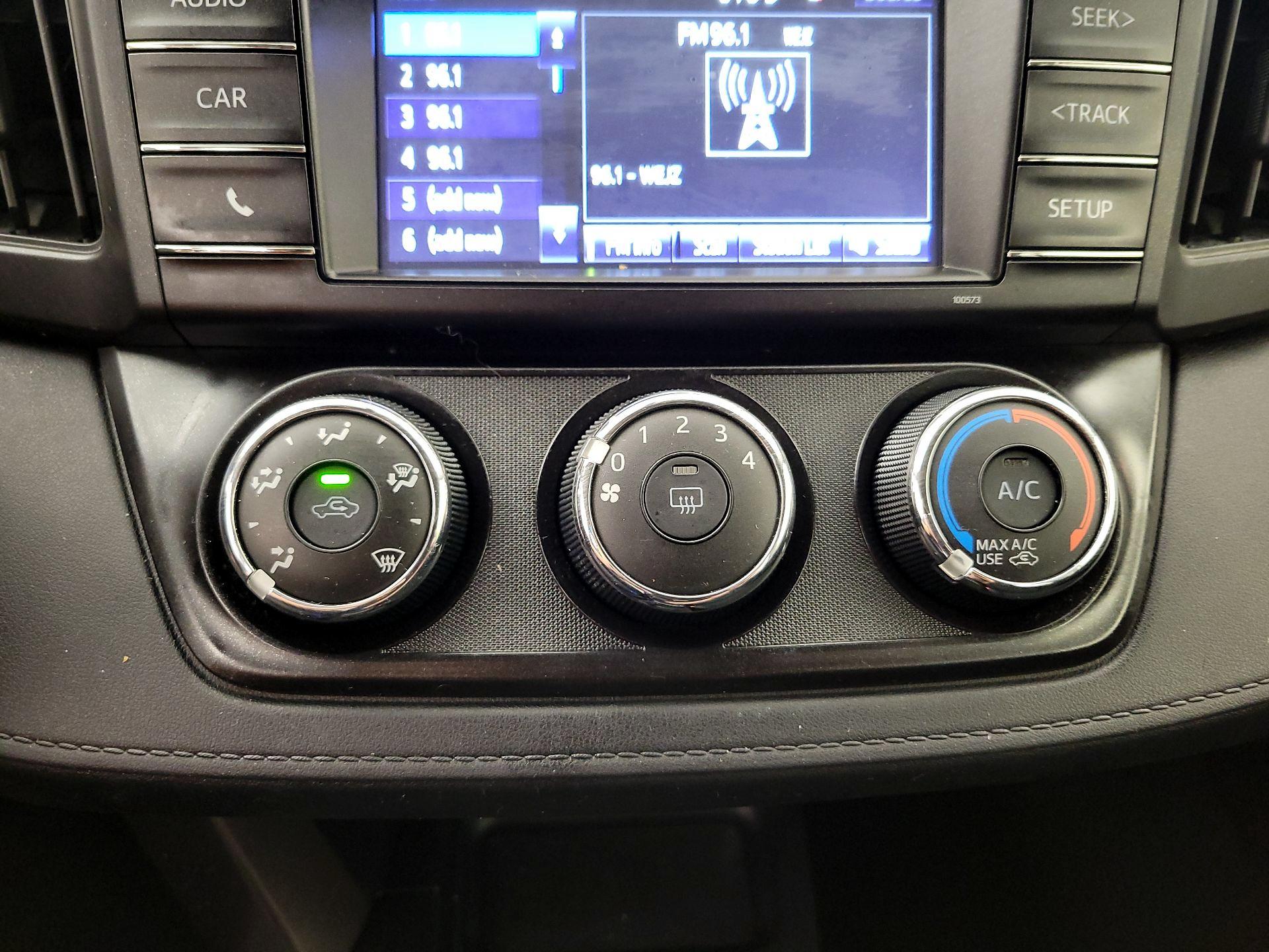 Thumbnail: 2016 Toyota RAV4 - 16