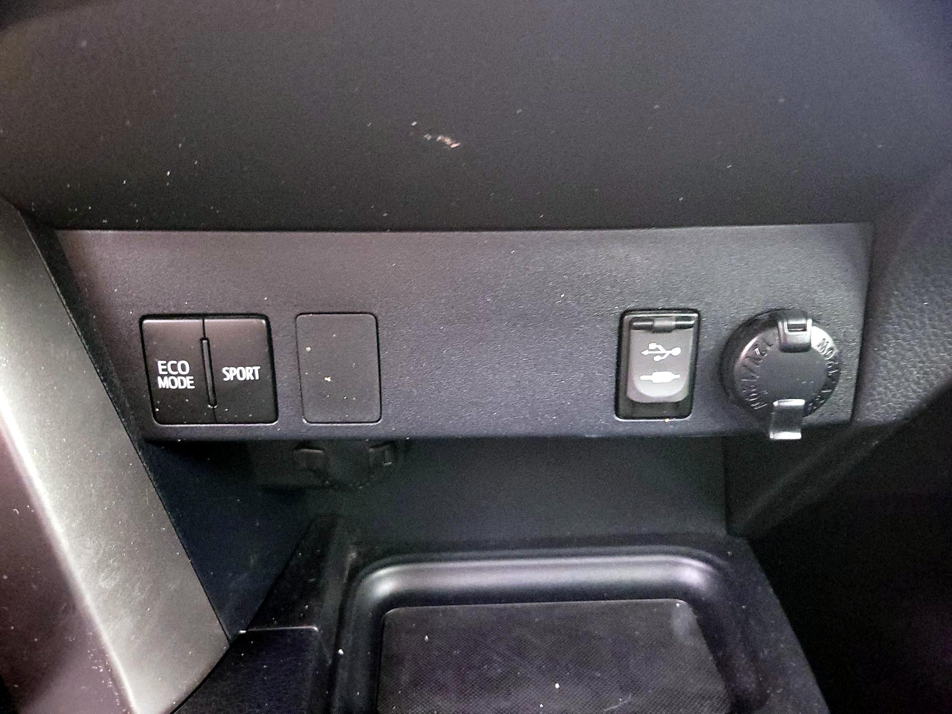 Thumbnail: 2016 Toyota RAV4 - 18
