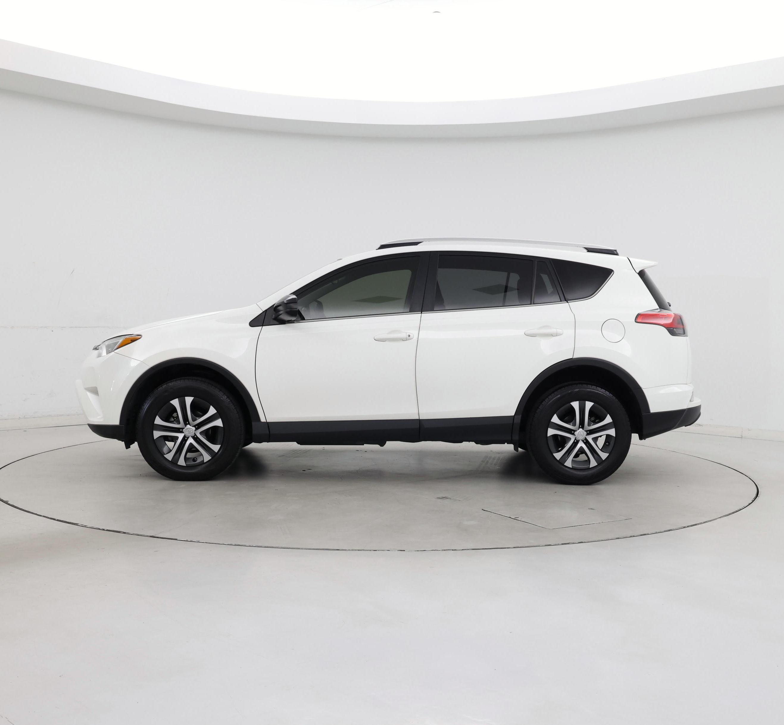 Thumbnail: 2016 Toyota RAV4 - 3