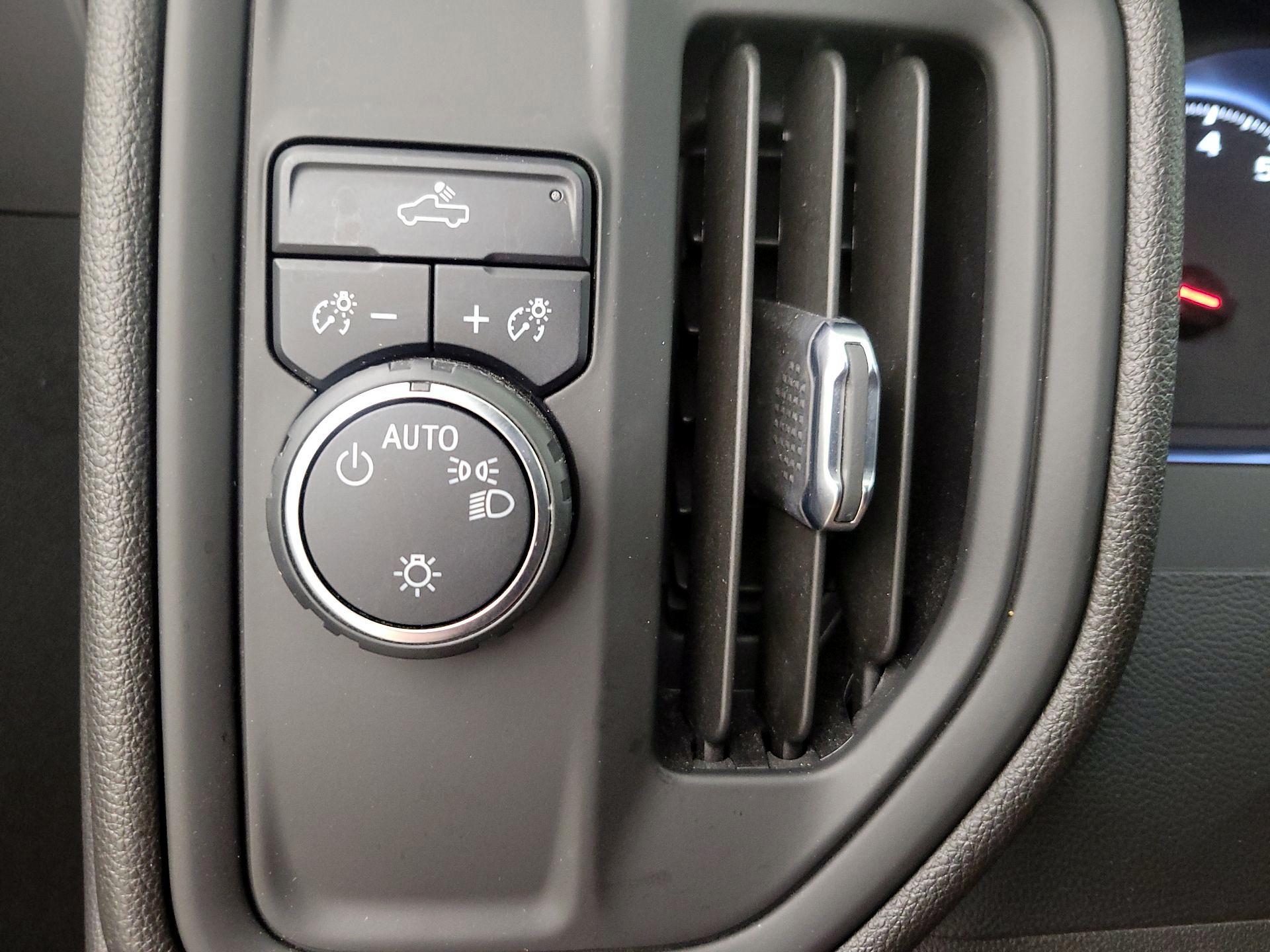 Thumbnail: 2021 Chevrolet Silverado 1500 - 13
