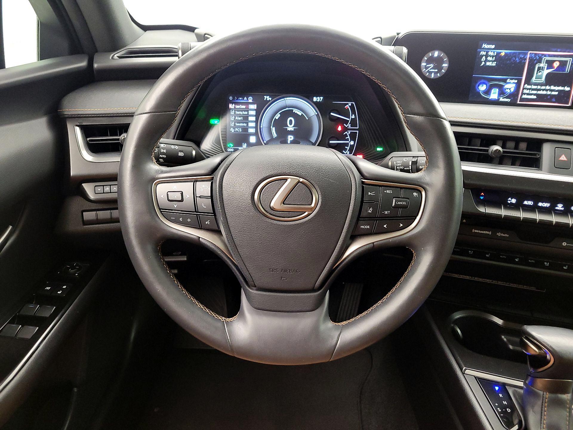 Thumbnail: 2022 Lexus UX - 10