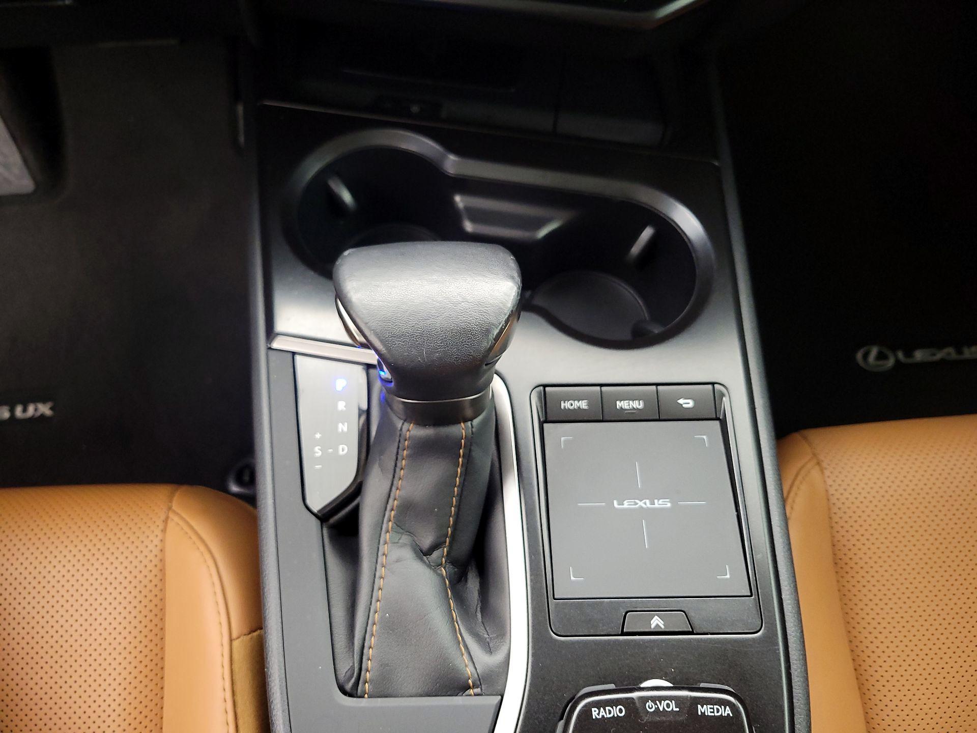 Thumbnail: 2022 Lexus UX - 17