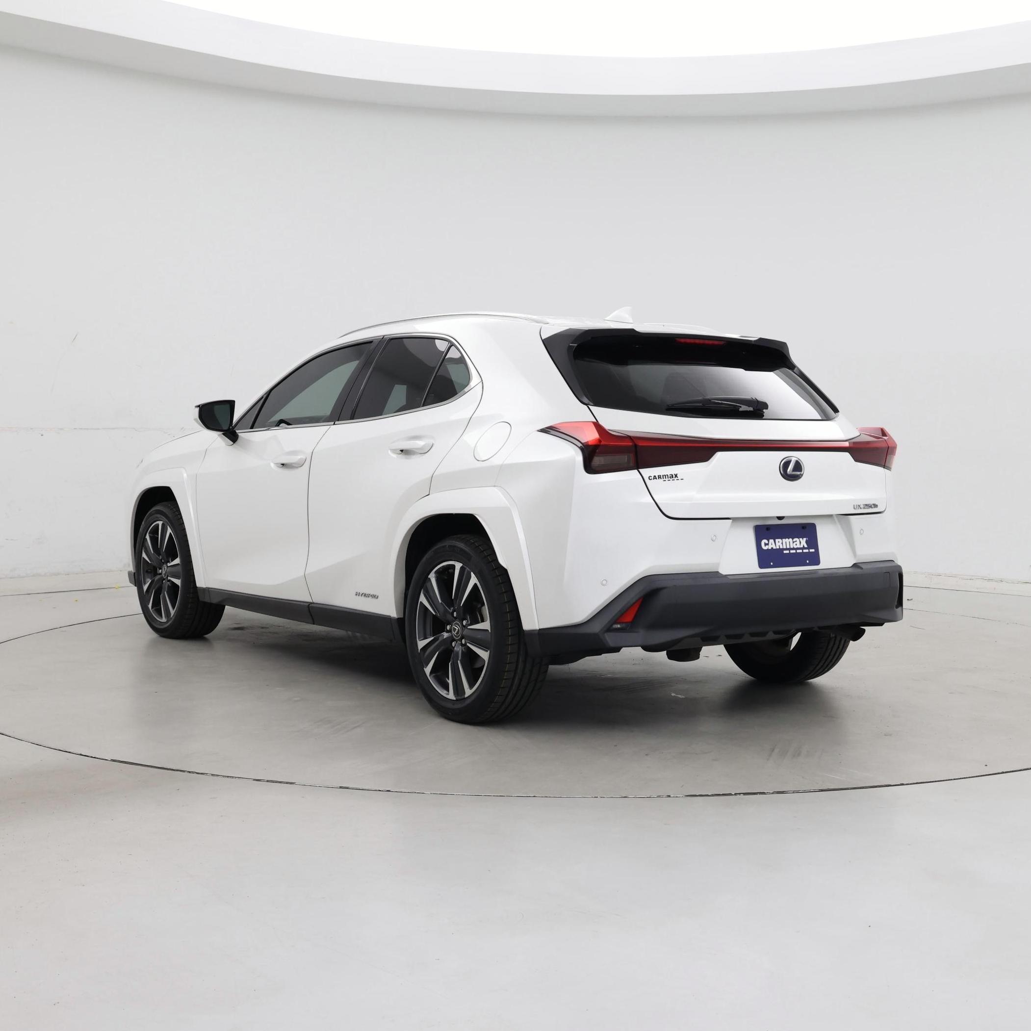 Thumbnail: 2022 Lexus UX - 2