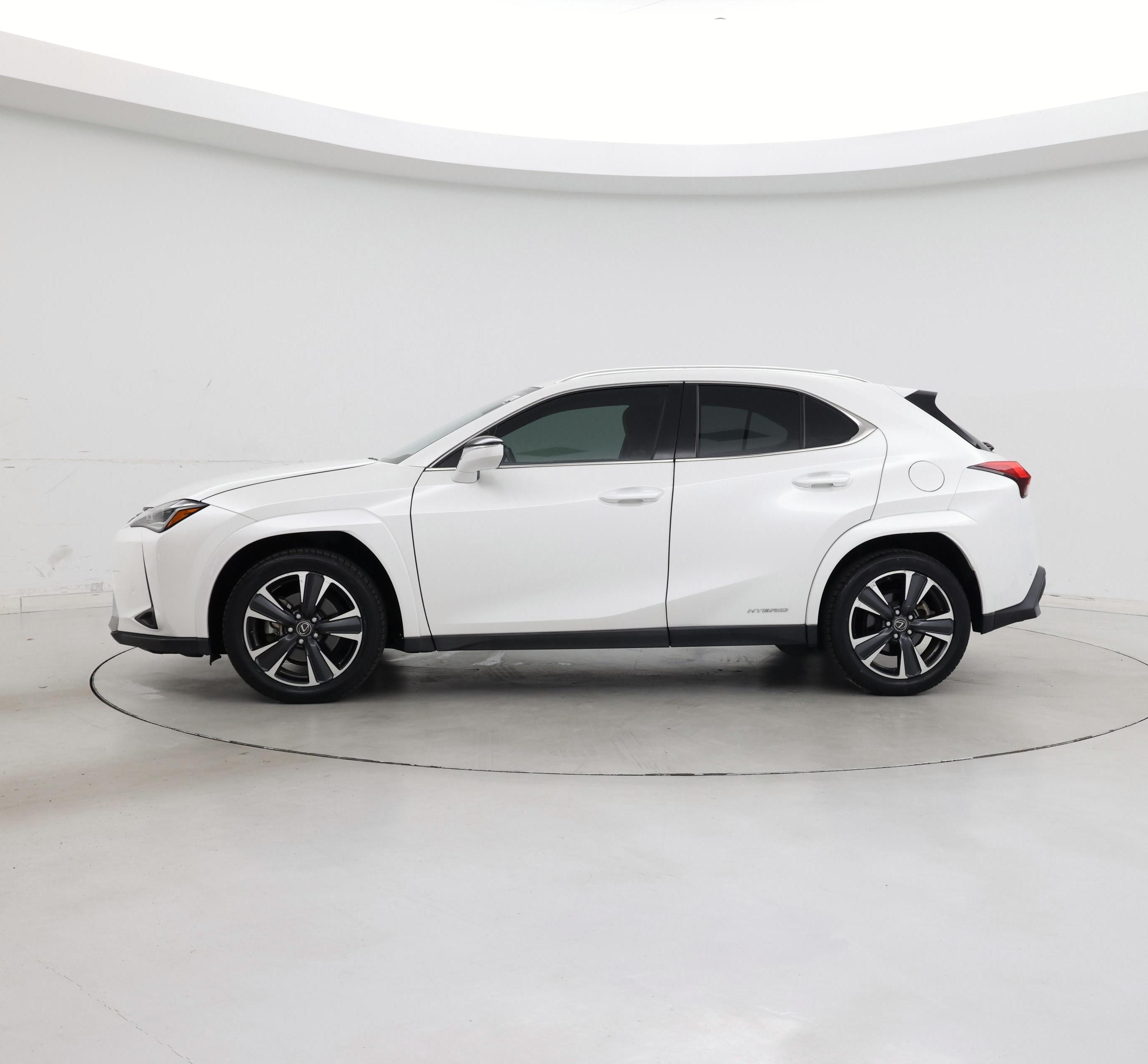Thumbnail: 2022 Lexus UX - 3