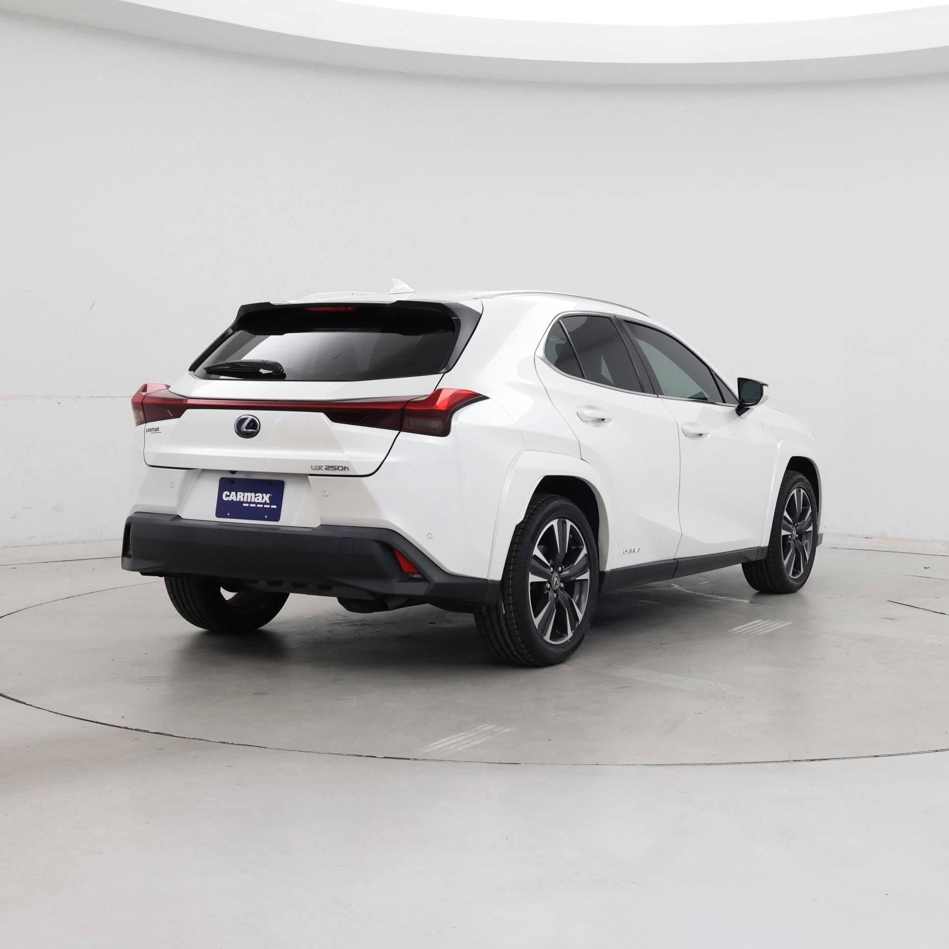Thumbnail: 2022 Lexus UX - 8
