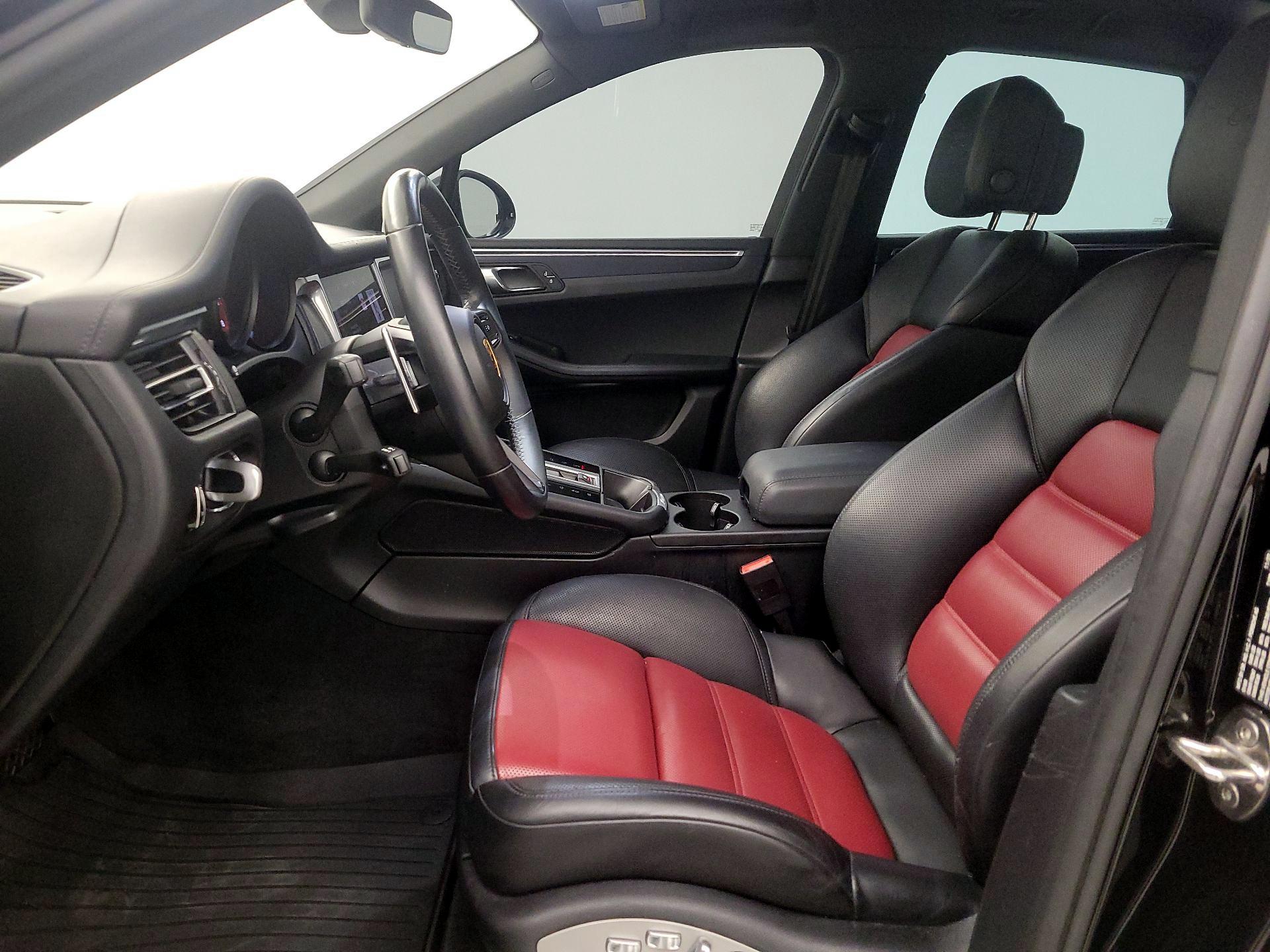 Thumbnail: 2023 Porsche Macan - 11