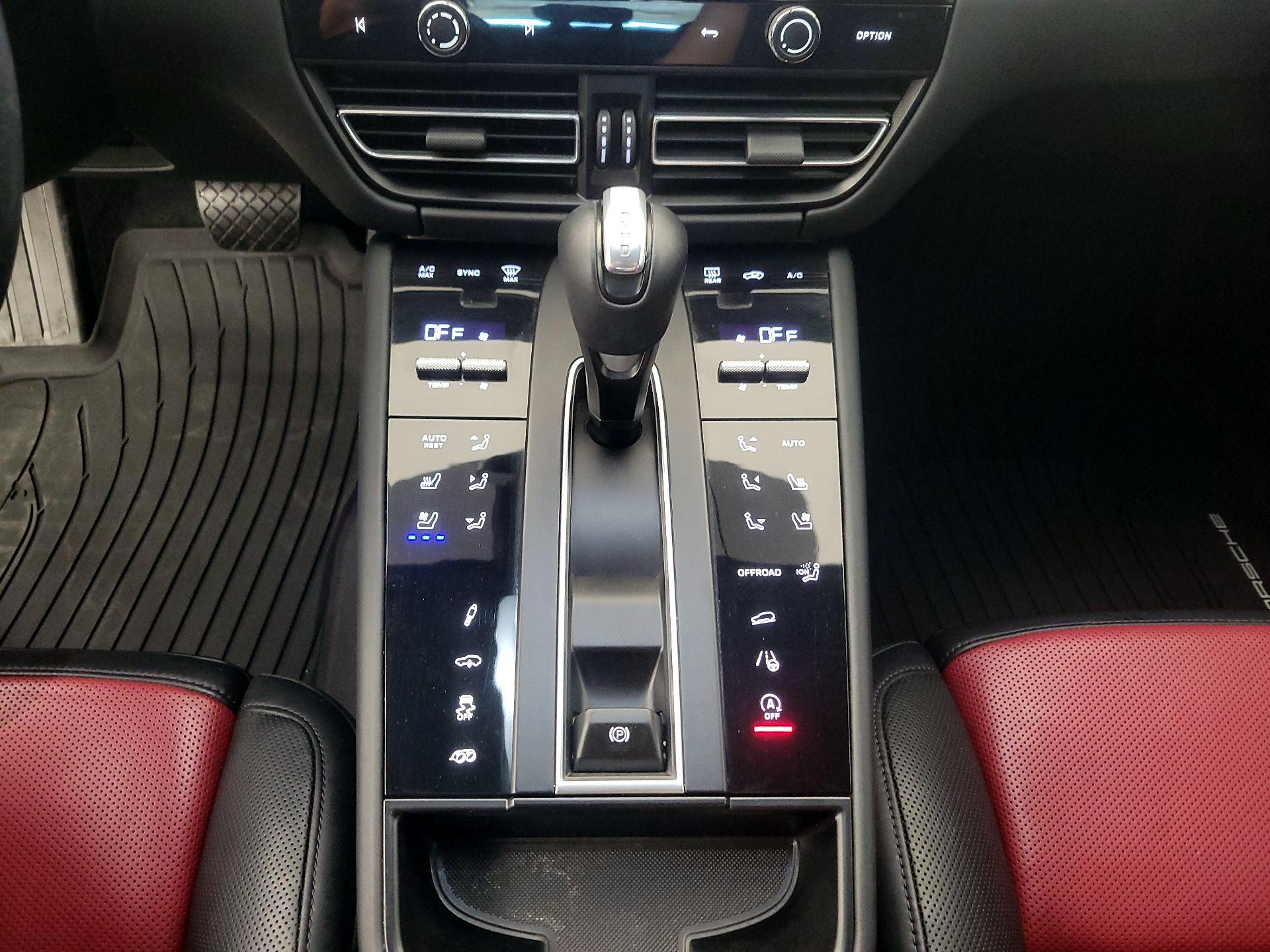 Thumbnail: 2023 Porsche Macan - 16