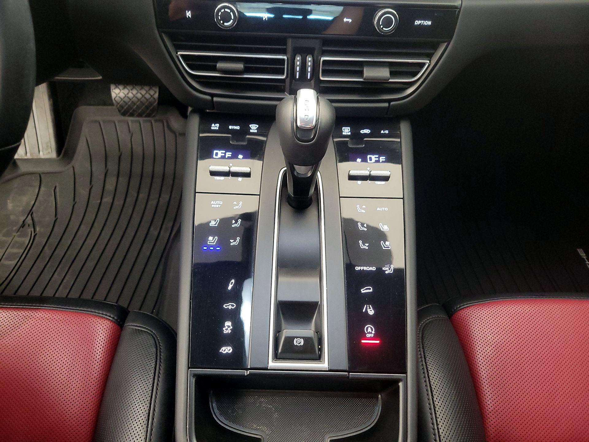 Thumbnail: 2023 Porsche Macan - 17