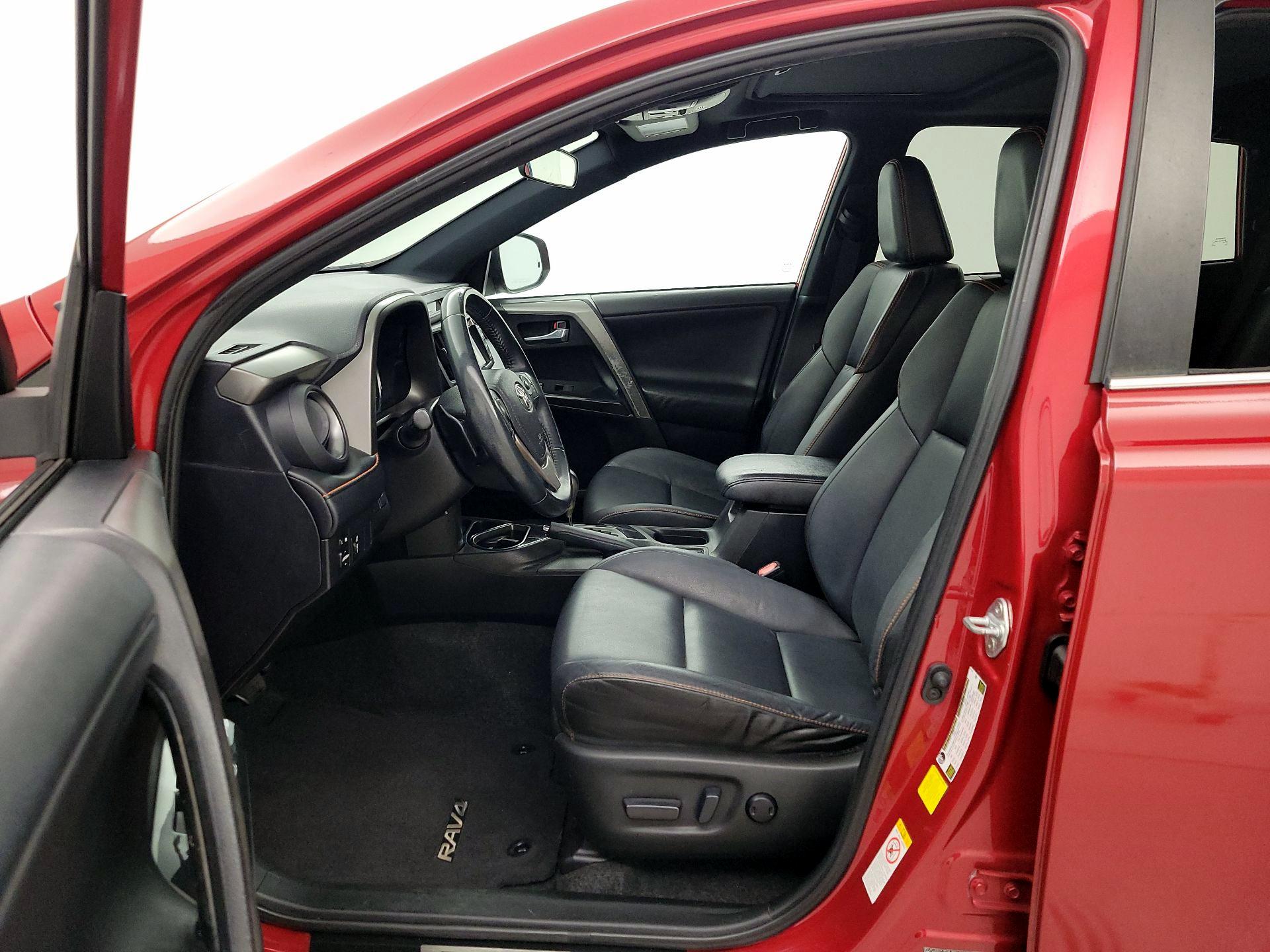 Thumbnail: 2016 Toyota RAV4 - 11