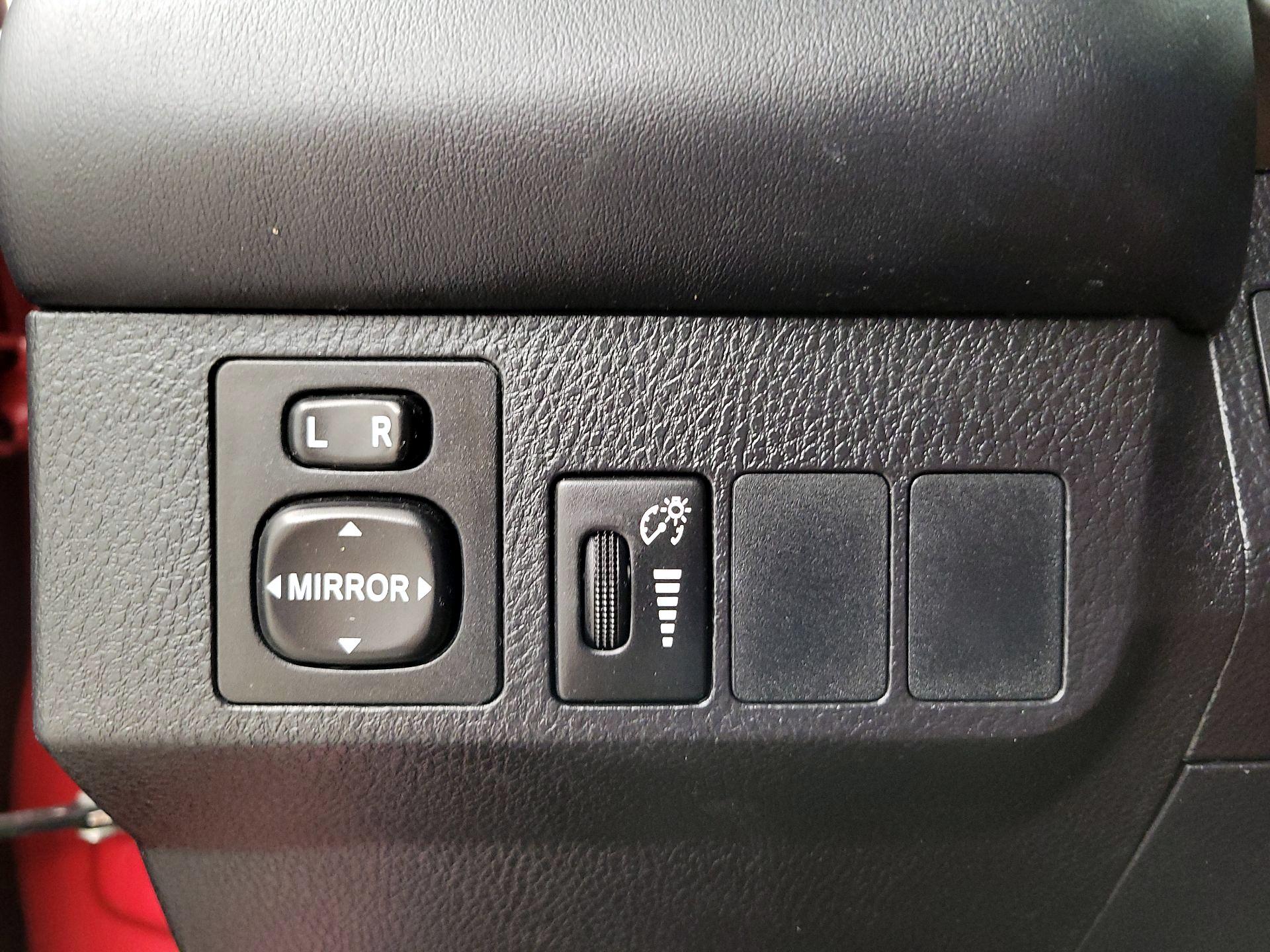 Thumbnail: 2016 Toyota RAV4 - 13