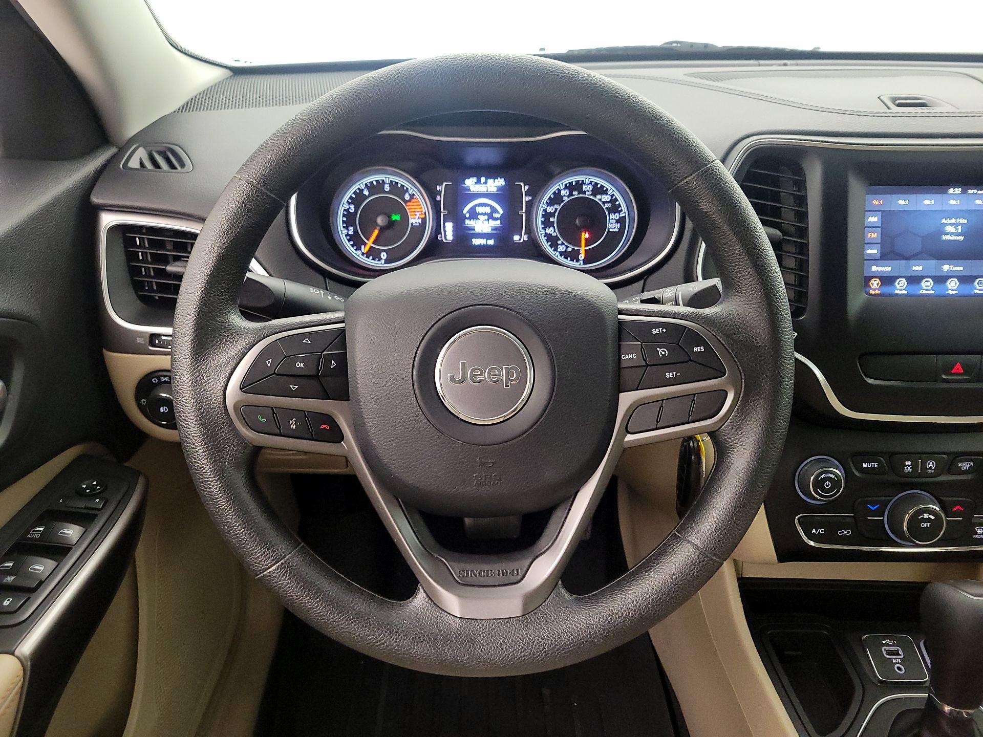 Thumbnail: 2019 Jeep Cherokee - 10