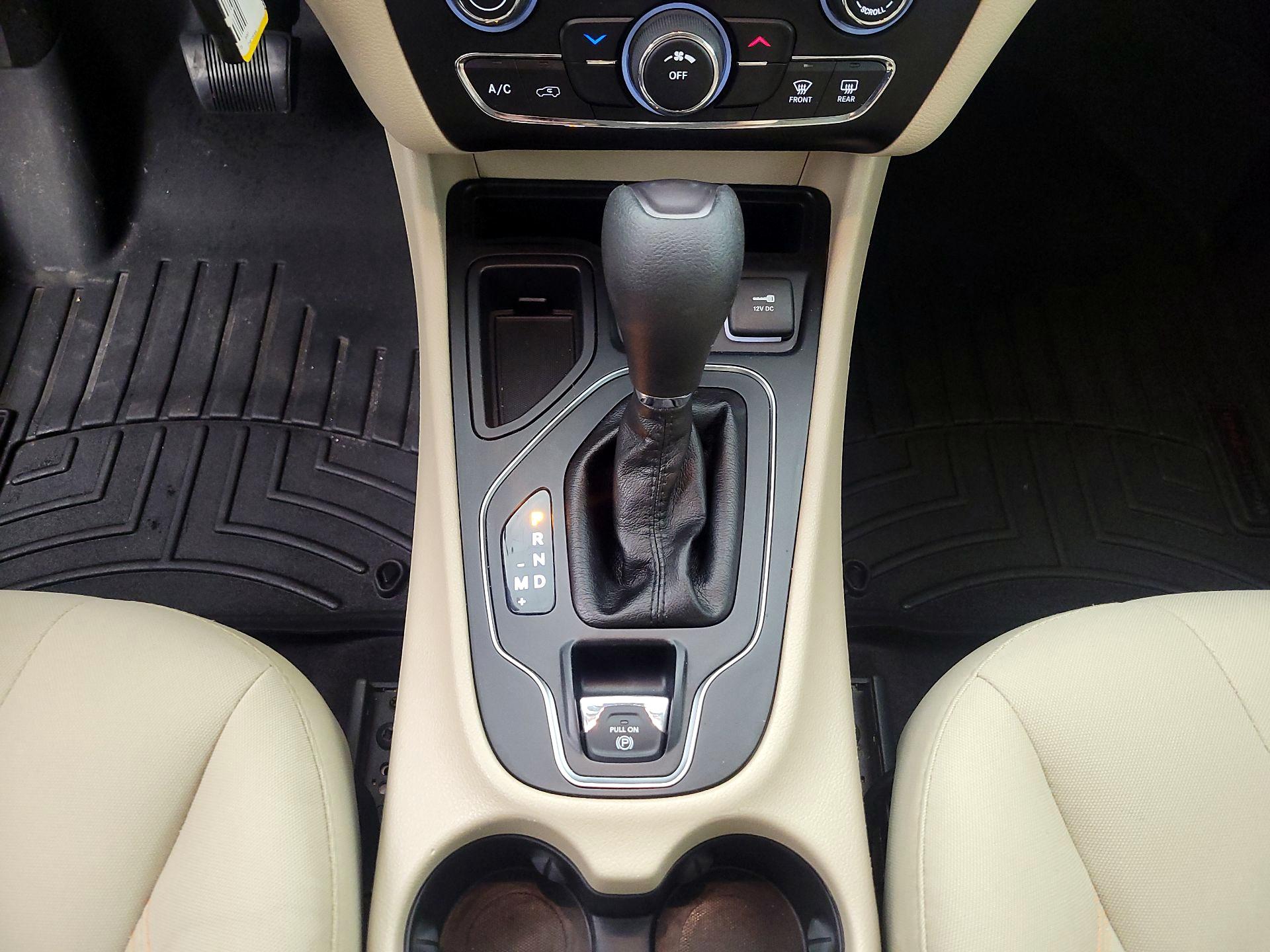 Thumbnail: 2019 Jeep Cherokee - 17