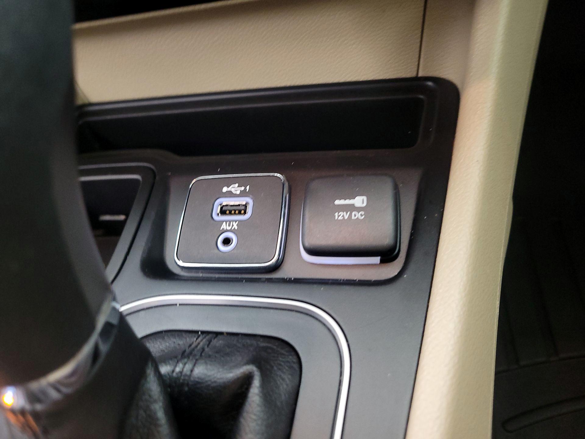 Thumbnail: 2019 Jeep Cherokee - 18