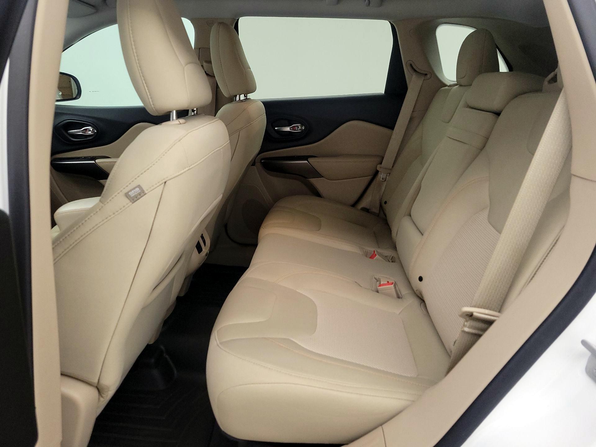 Thumbnail: 2019 Jeep Cherokee - 19
