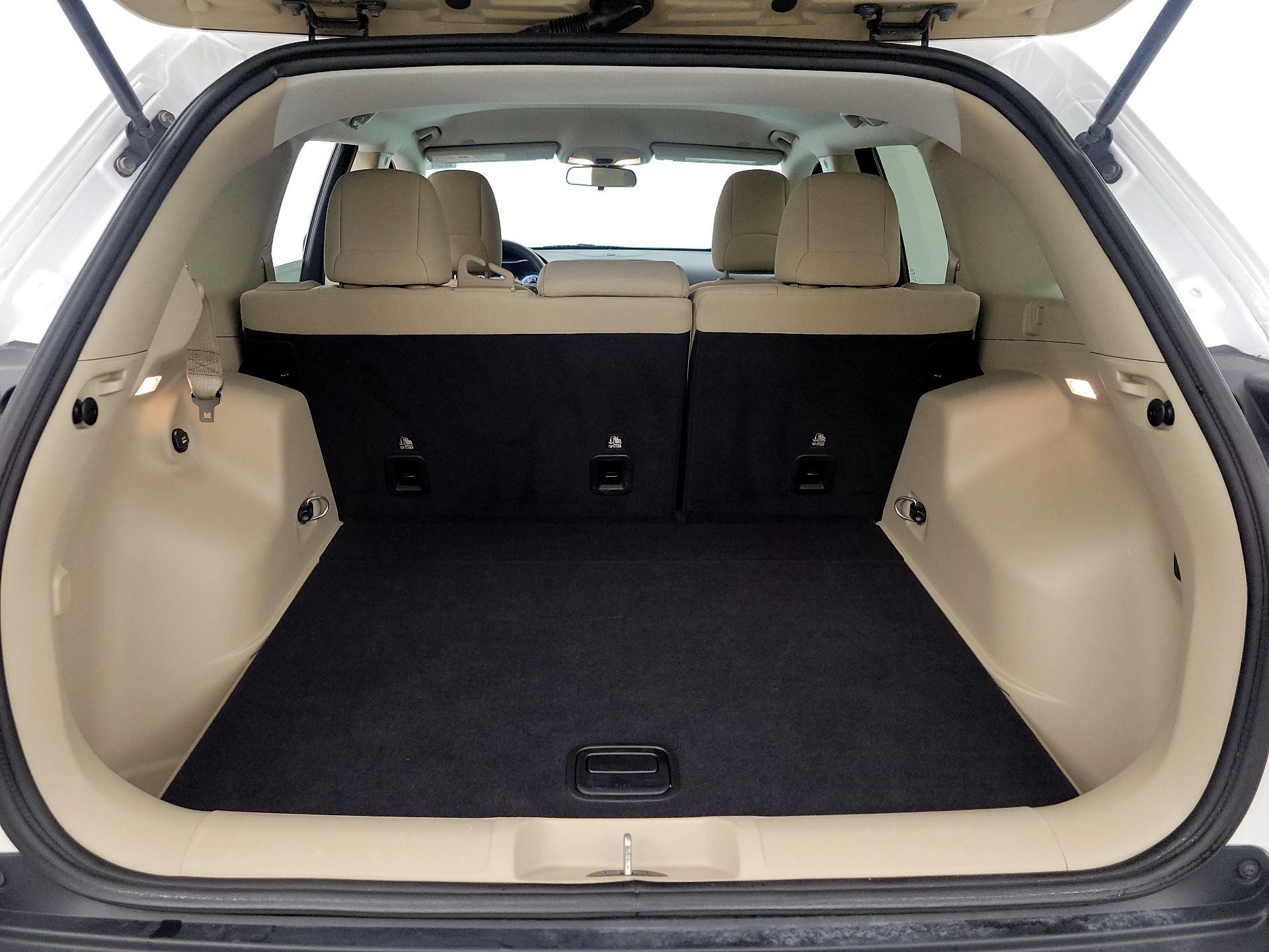 Thumbnail: 2019 Jeep Cherokee - 20