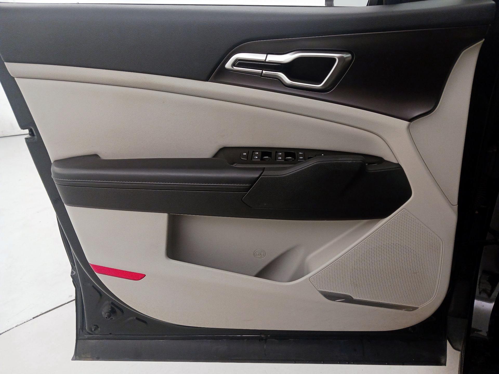 Thumbnail: 2023 Kia Sportage - 12