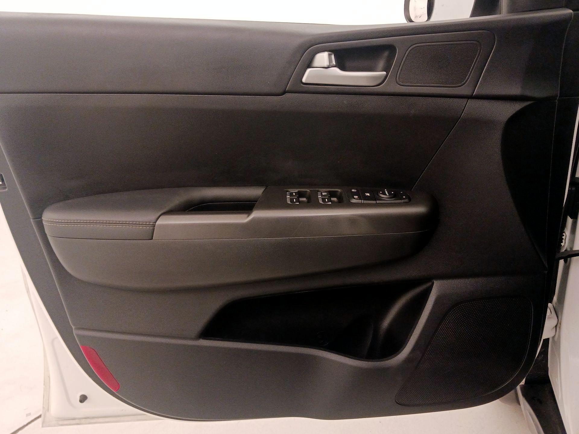 Thumbnail: 2021 Kia Sportage - 12