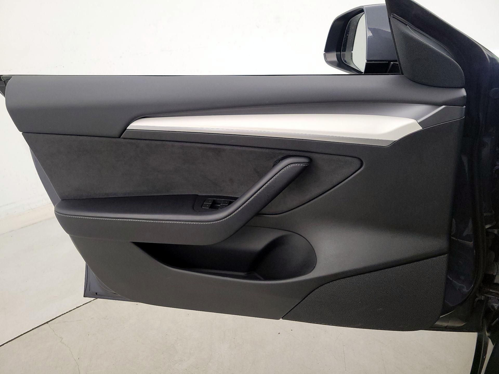 Thumbnail: 2023 Tesla Model 3 - 12