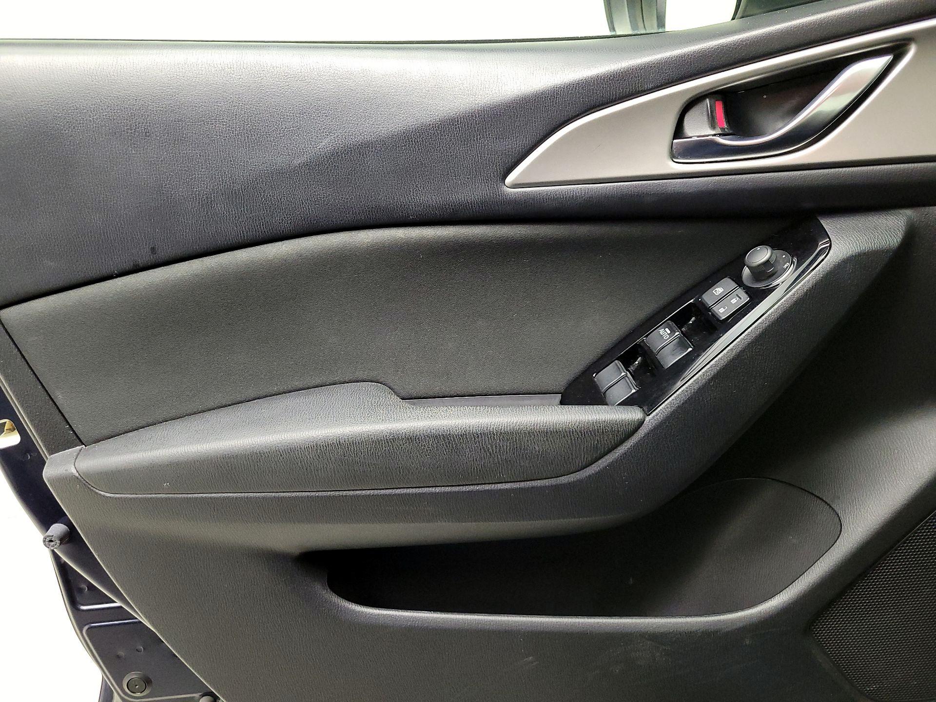 Thumbnail: 2017 Mazda Mazda3 - 12