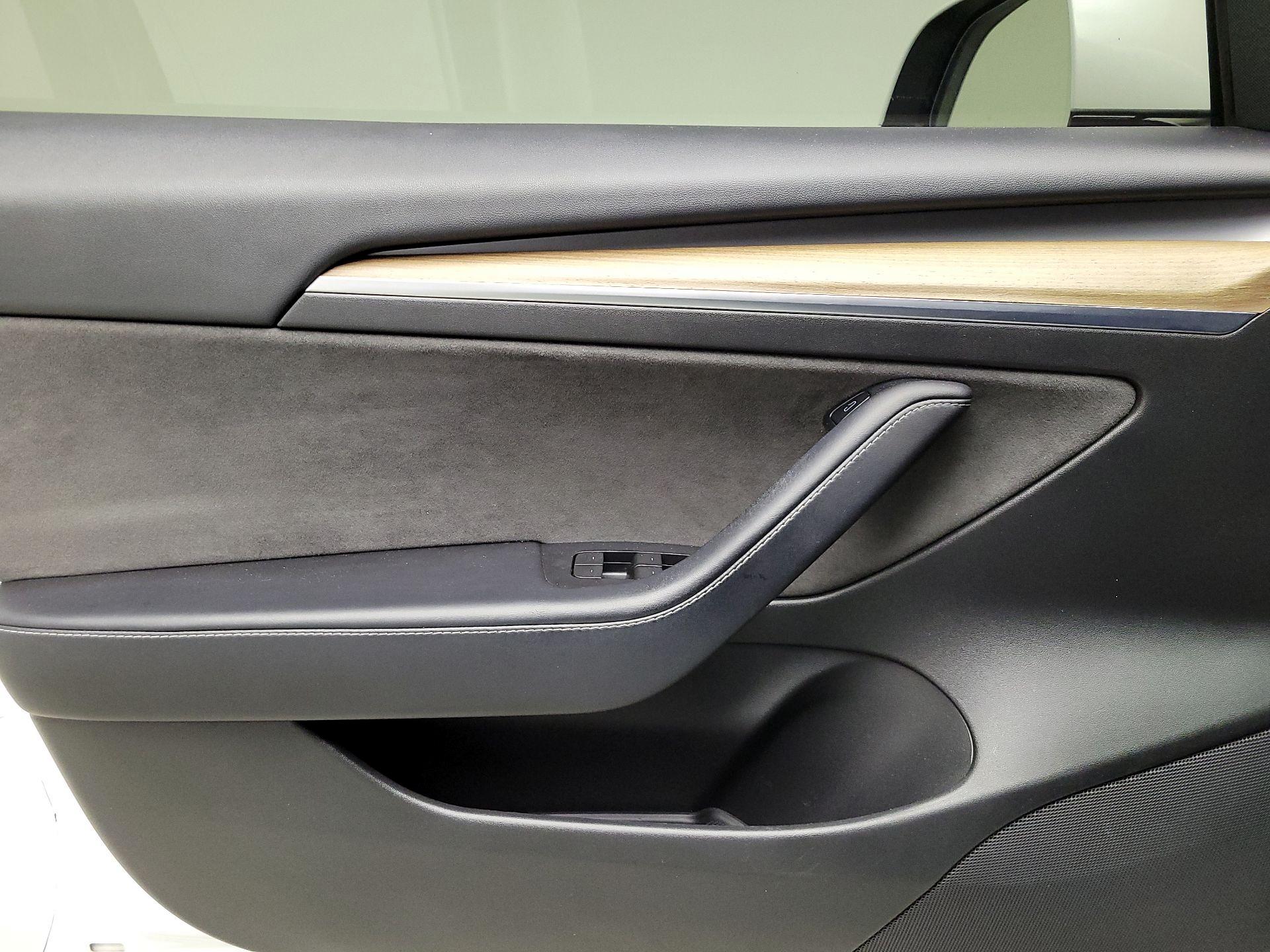 Thumbnail: 2022 Tesla Model 3 - 12