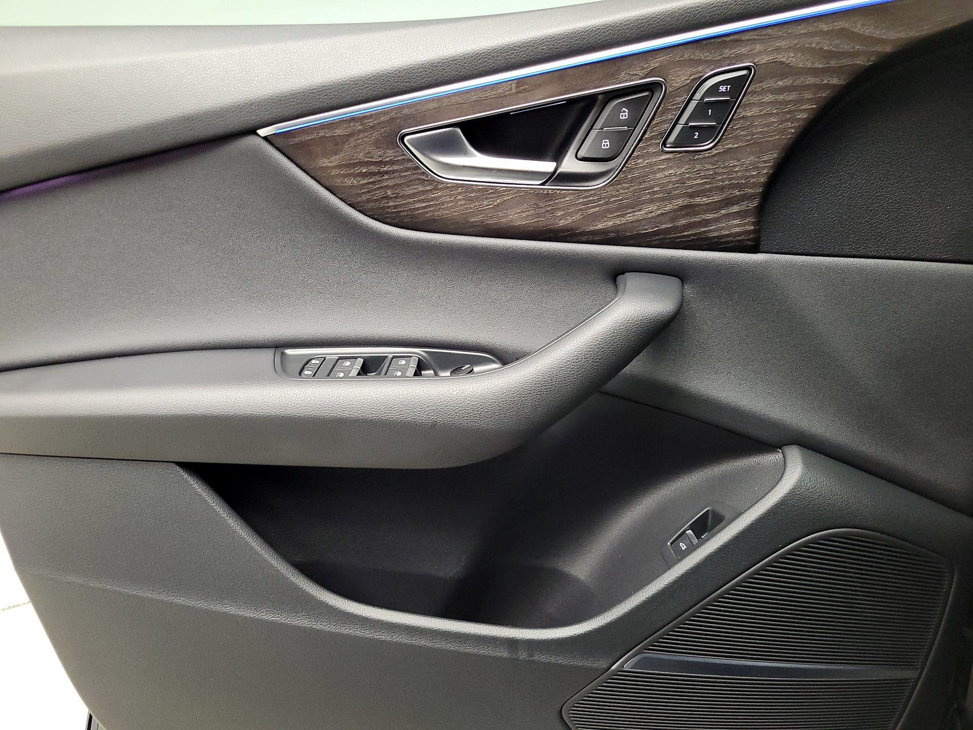 Thumbnail: 2019 Audi Q8 - 12