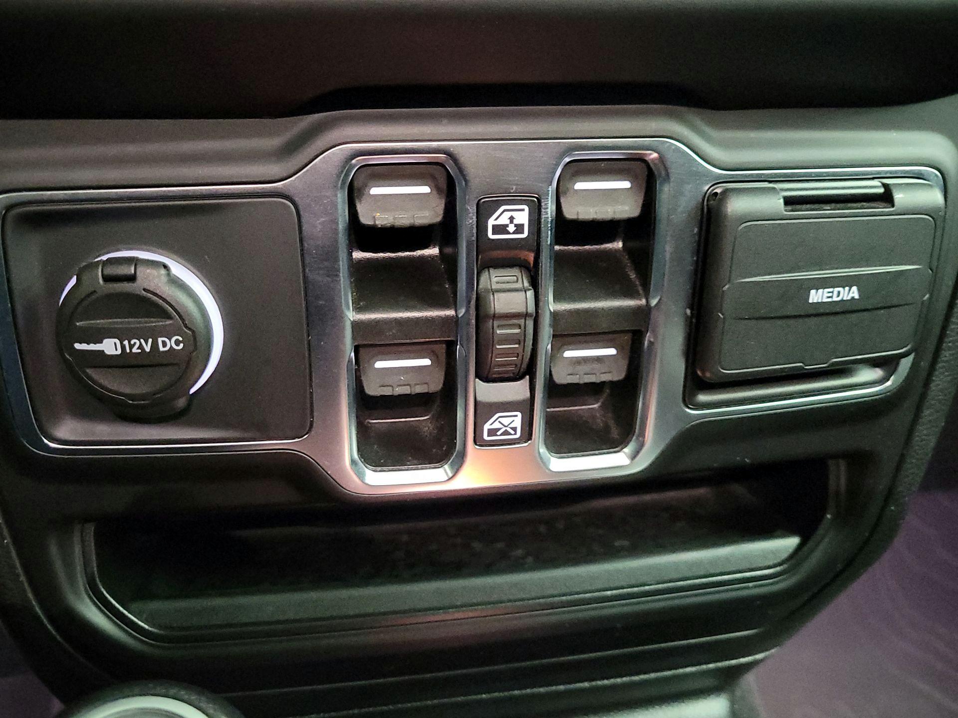 Thumbnail: 2021 Jeep Gladiator - 18