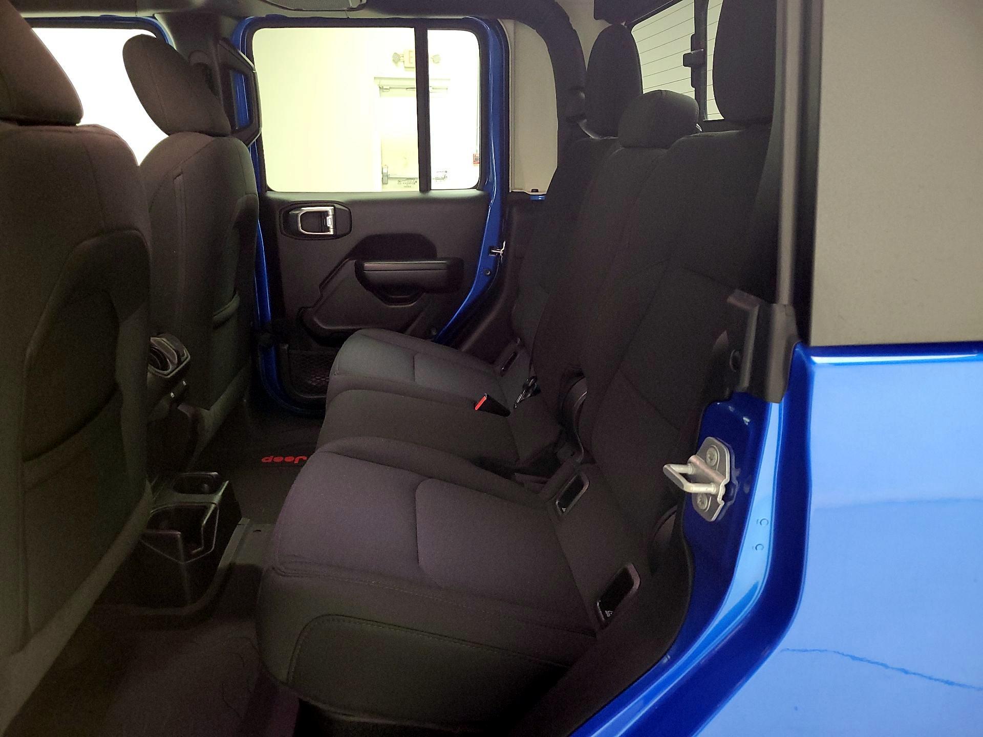 Thumbnail: 2021 Jeep Gladiator - 19