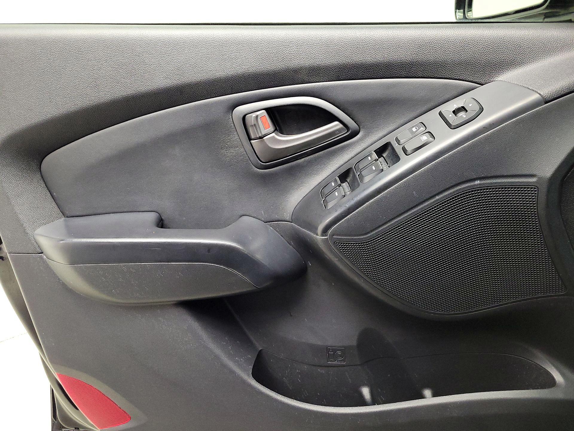 Thumbnail: 2015 Hyundai Tucson - 12