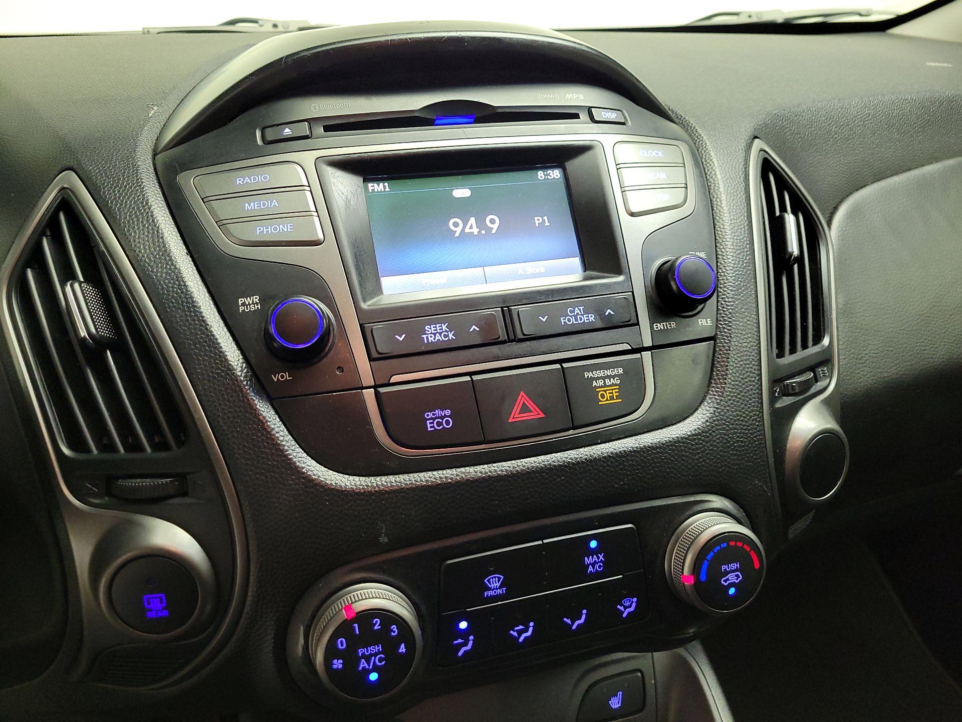 Thumbnail: 2015 Hyundai Tucson - 15