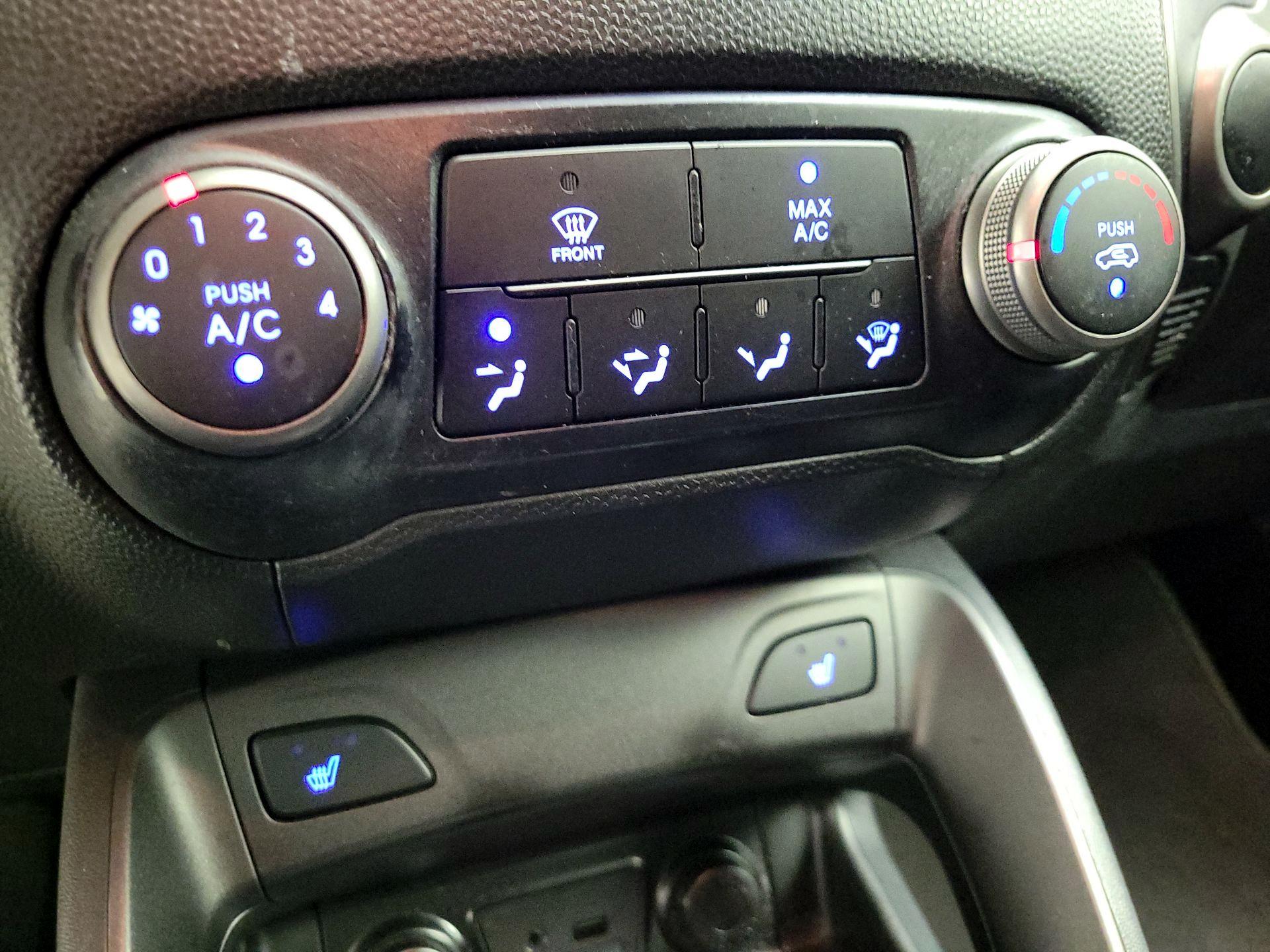 Thumbnail: 2015 Hyundai Tucson - 16