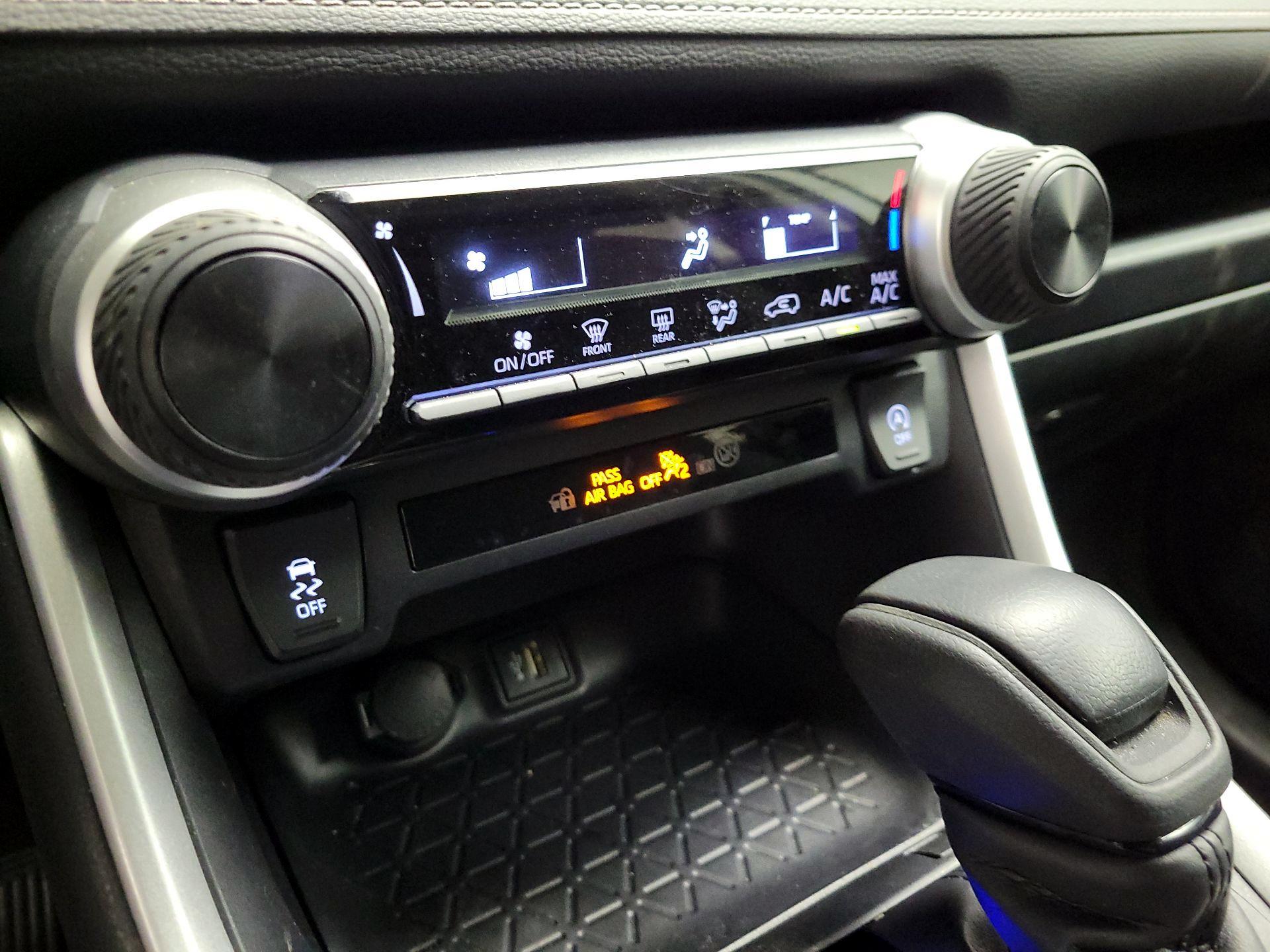 Thumbnail: 2024 Toyota RAV4 - 17