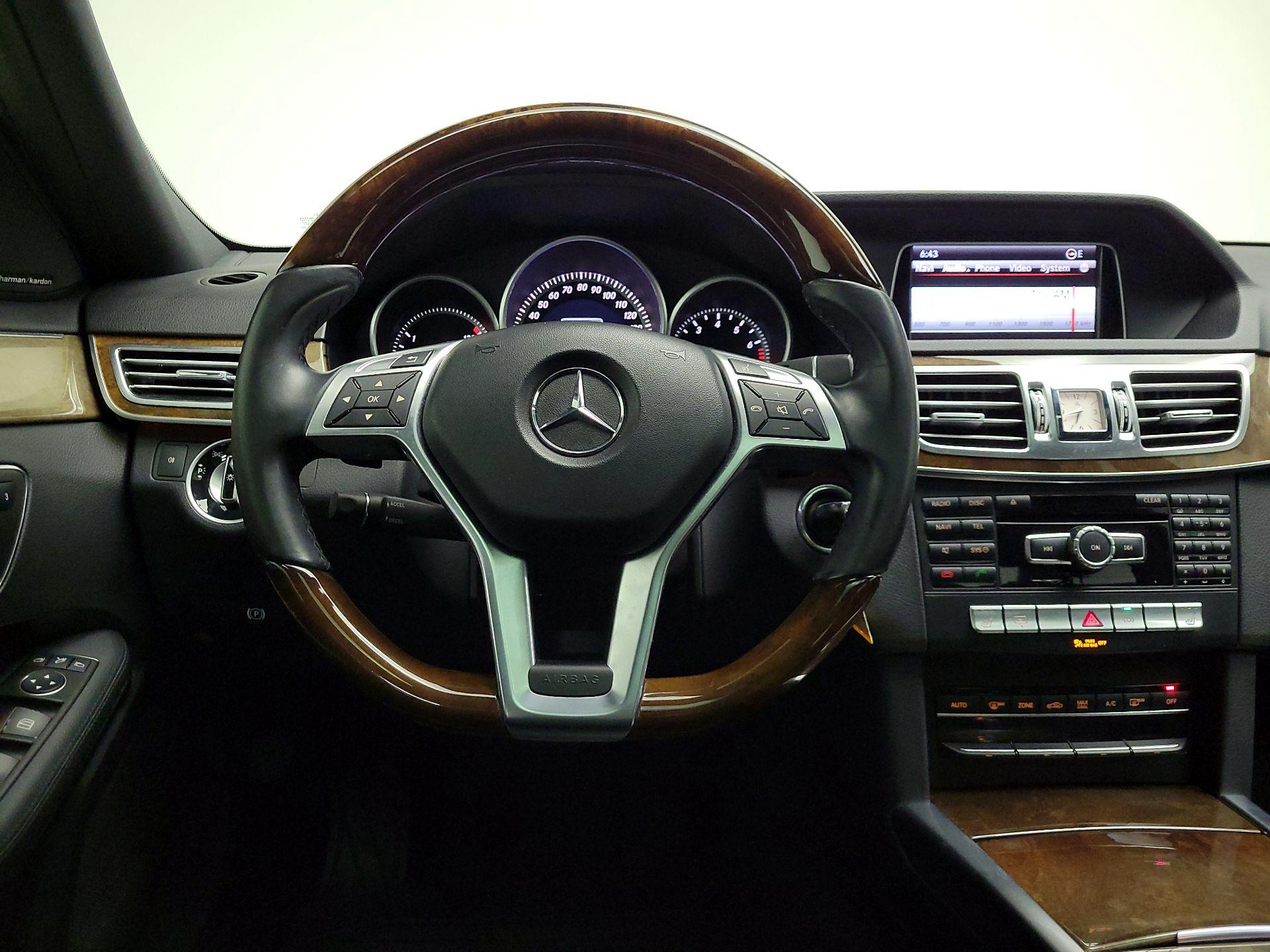 Thumbnail: 2015 Mercedes-Benz E-Class - 10