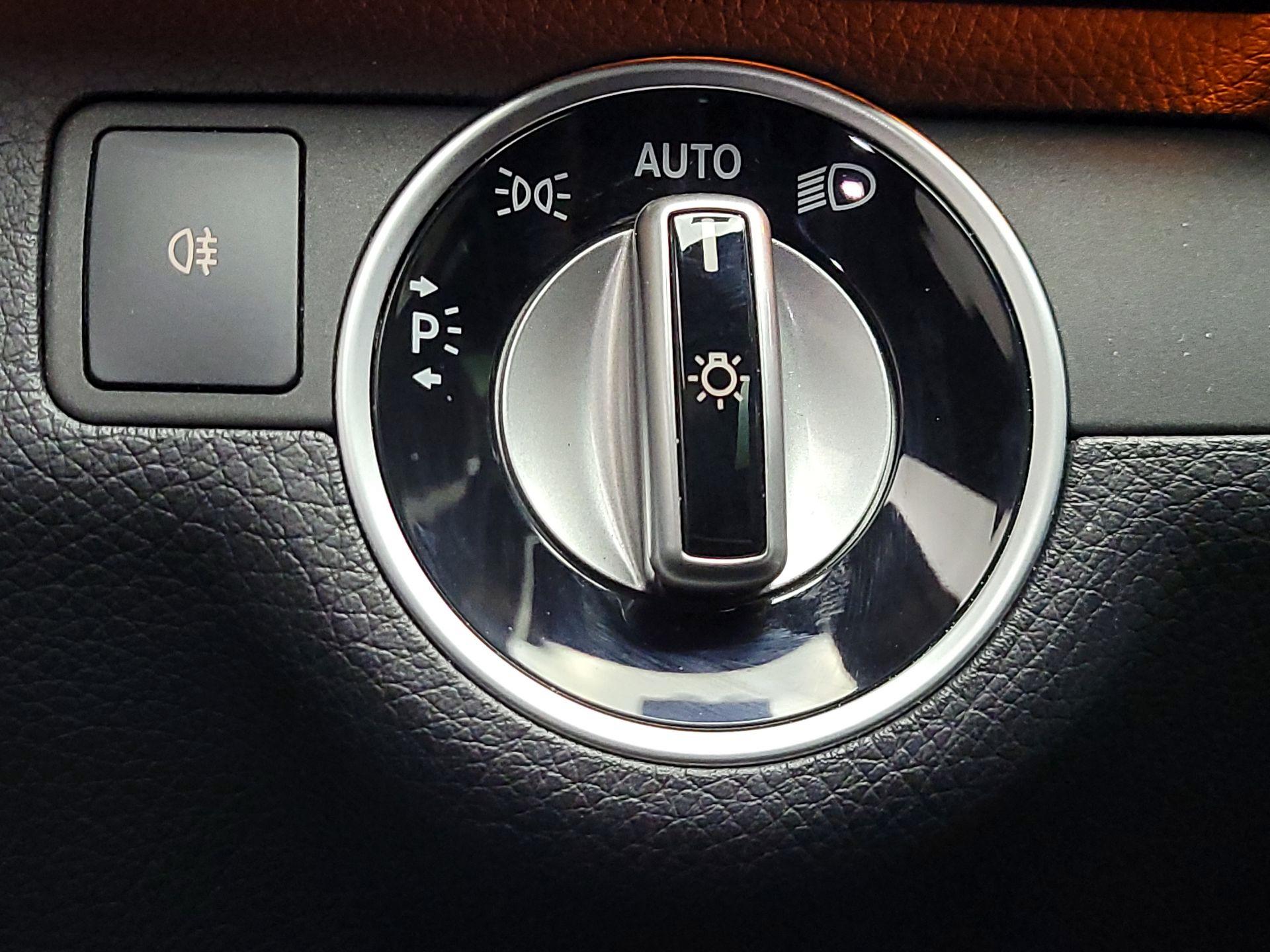 Thumbnail: 2015 Mercedes-Benz E-Class - 13