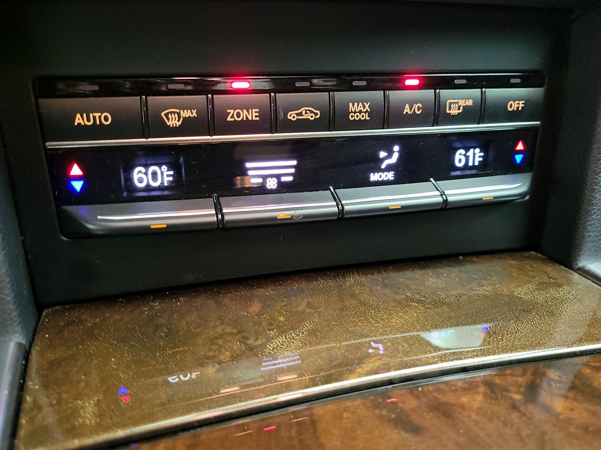 Thumbnail: 2015 Mercedes-Benz E-Class - 17